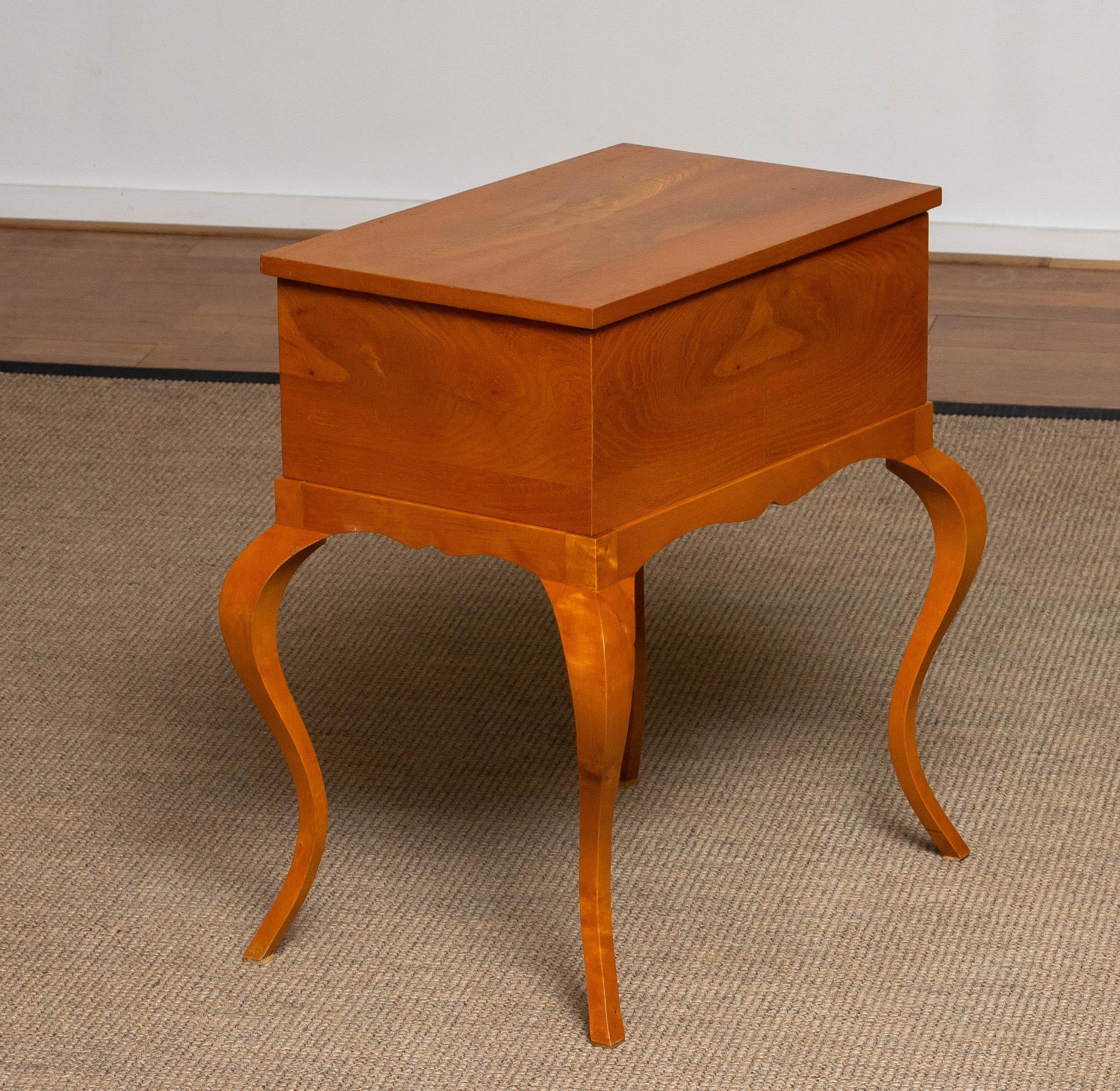 1940's Swedish Biedermeier Sewing Table / Gueridon In Open Book Elm Veneer For Sale 2