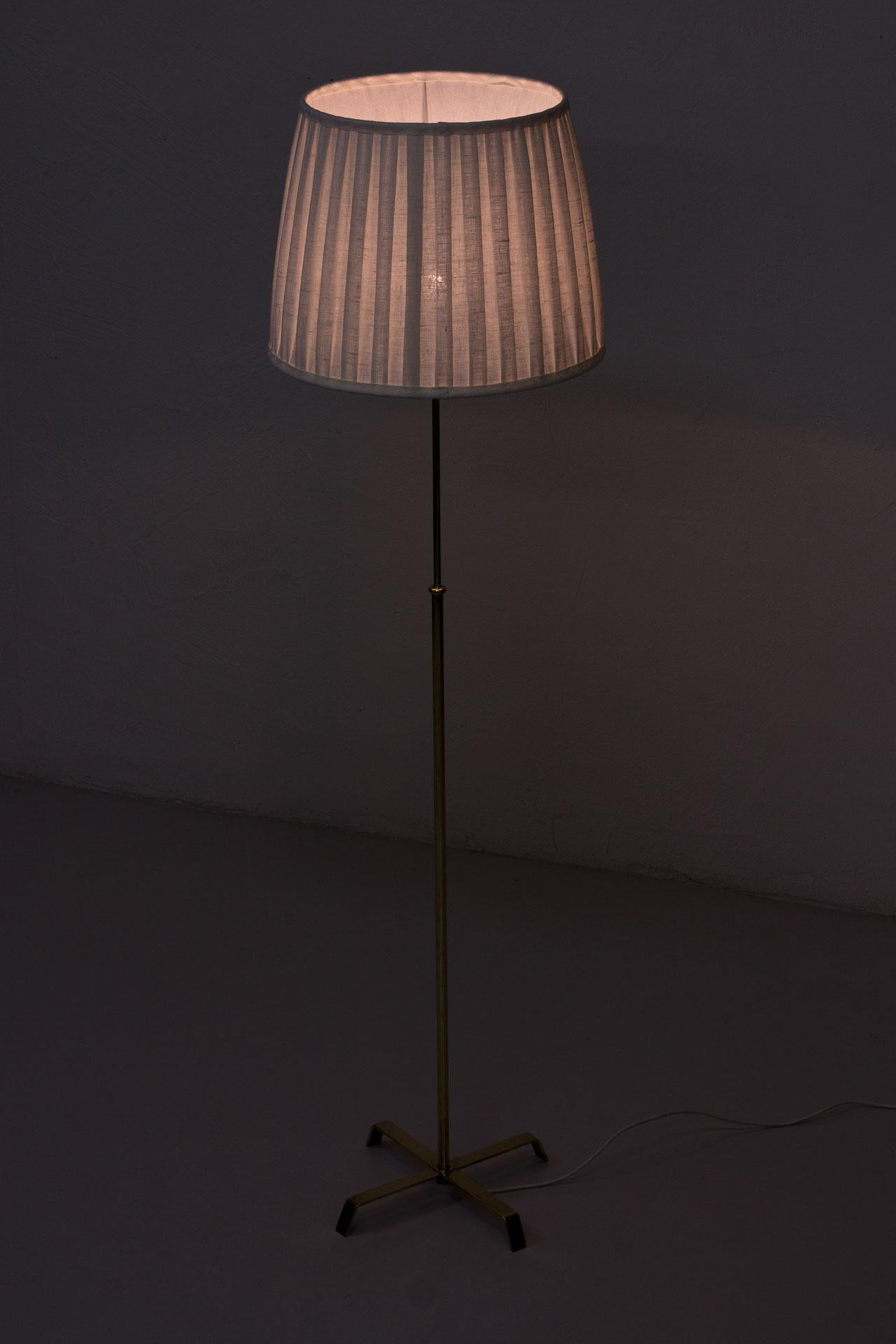 1940s Swedish Brass Floor Lamp by Böhlmarks 5