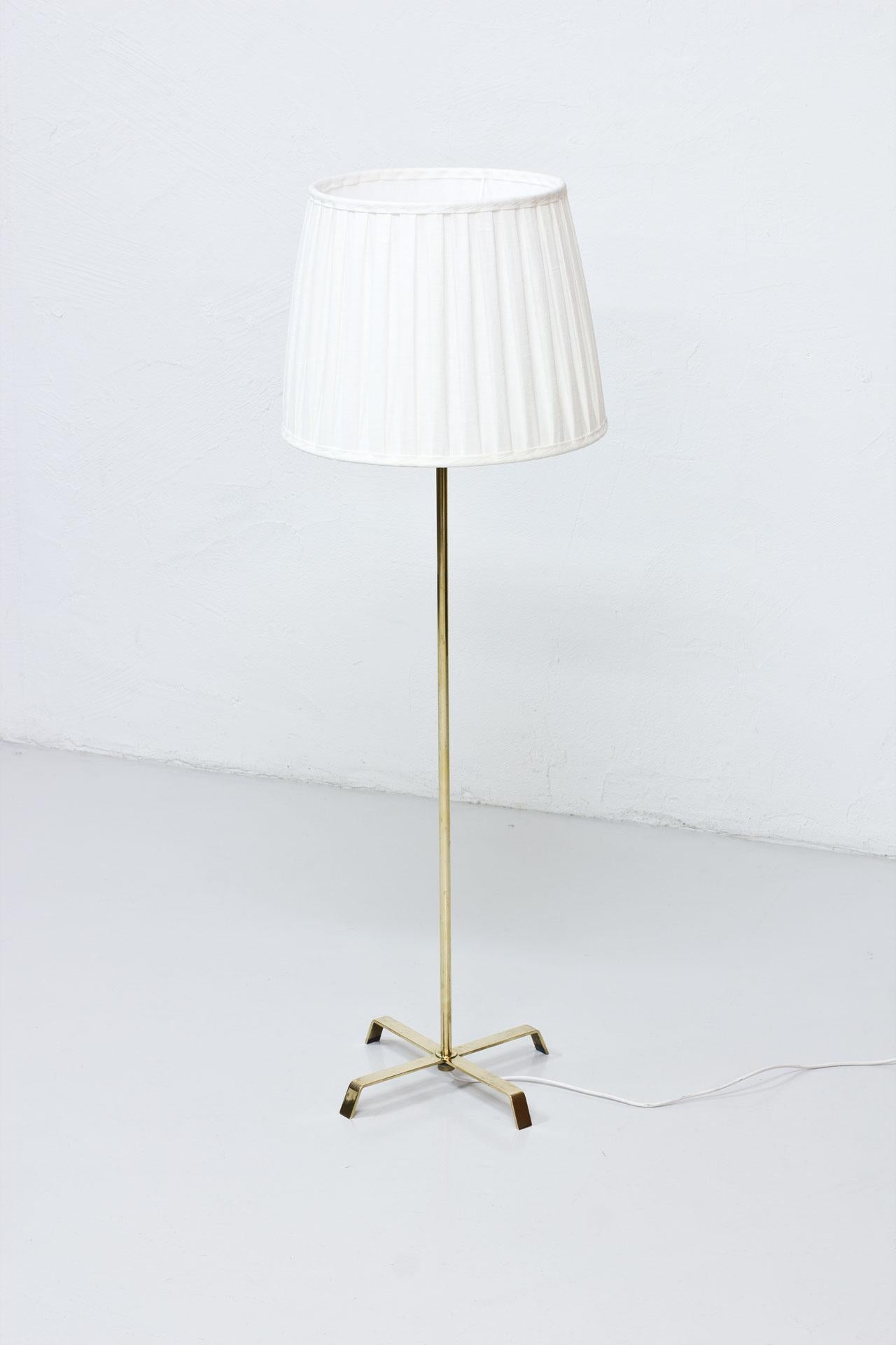 Scandinavian Modern 1940s Swedish Brass Floor Lamp by Böhlmarks