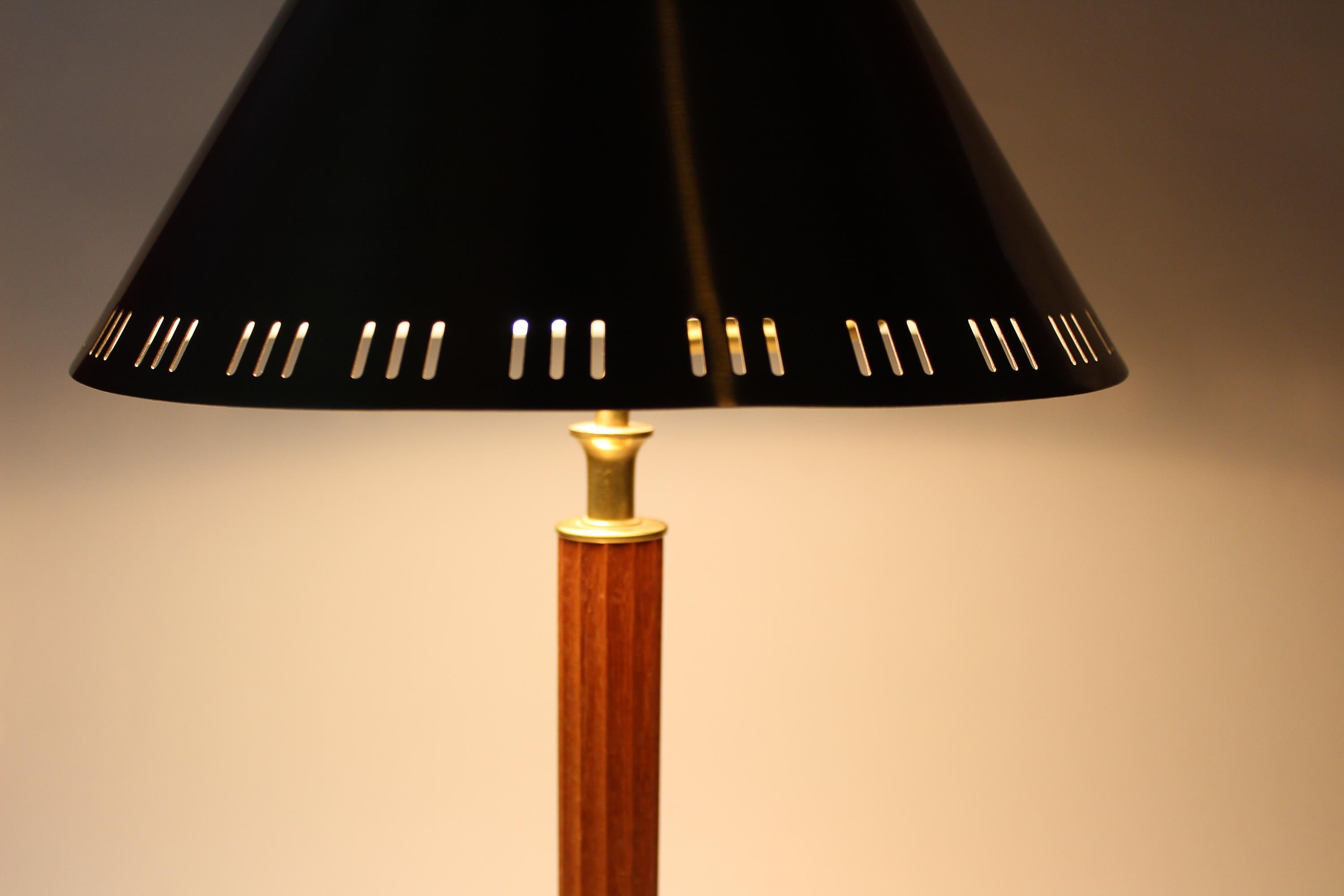 1940s Swedish Brass and Teak Table Lamp For Sale 5