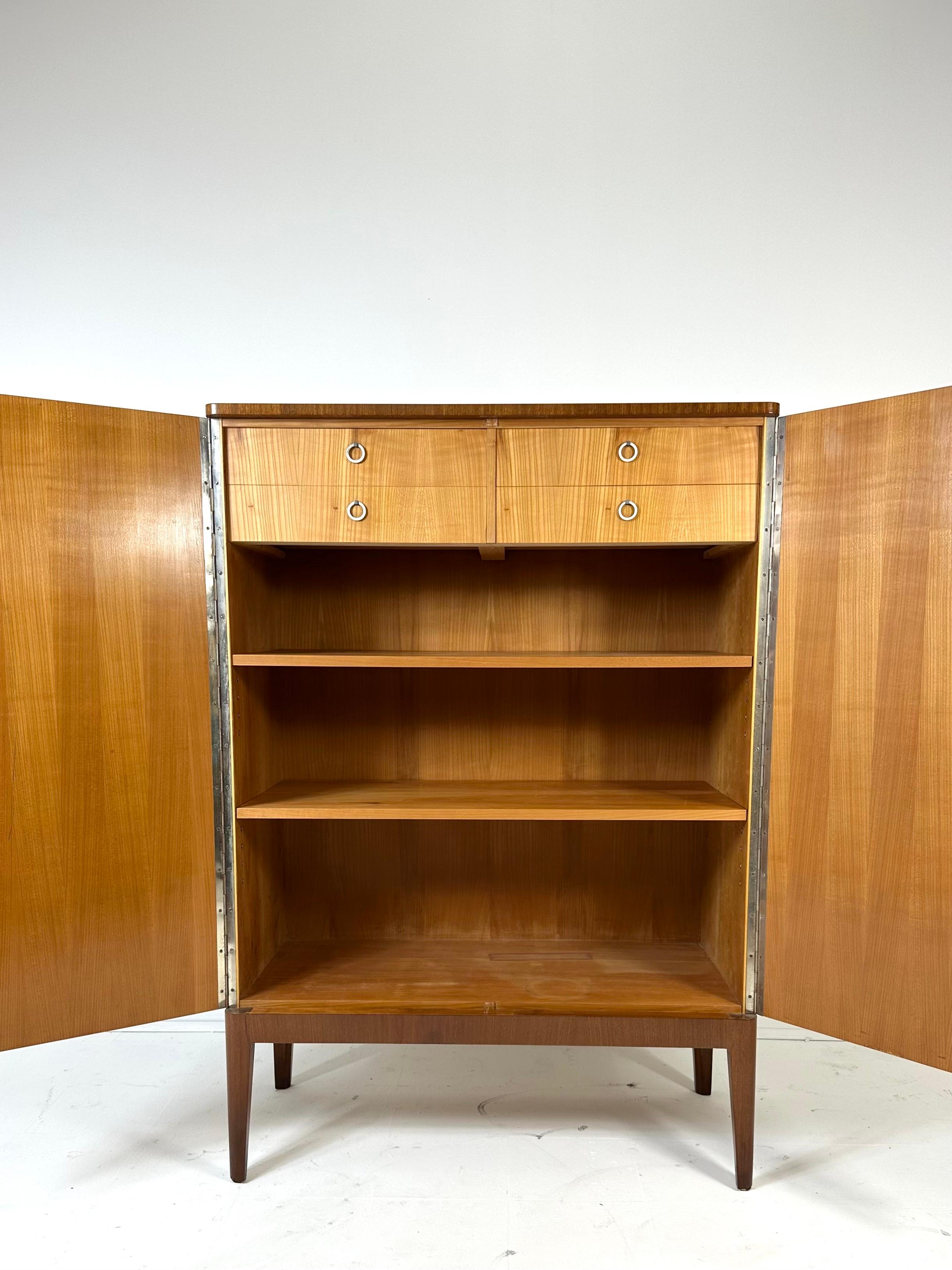 Scandinave moderne Armoire suédoise des années 1940 par Erik Mattsson en vente