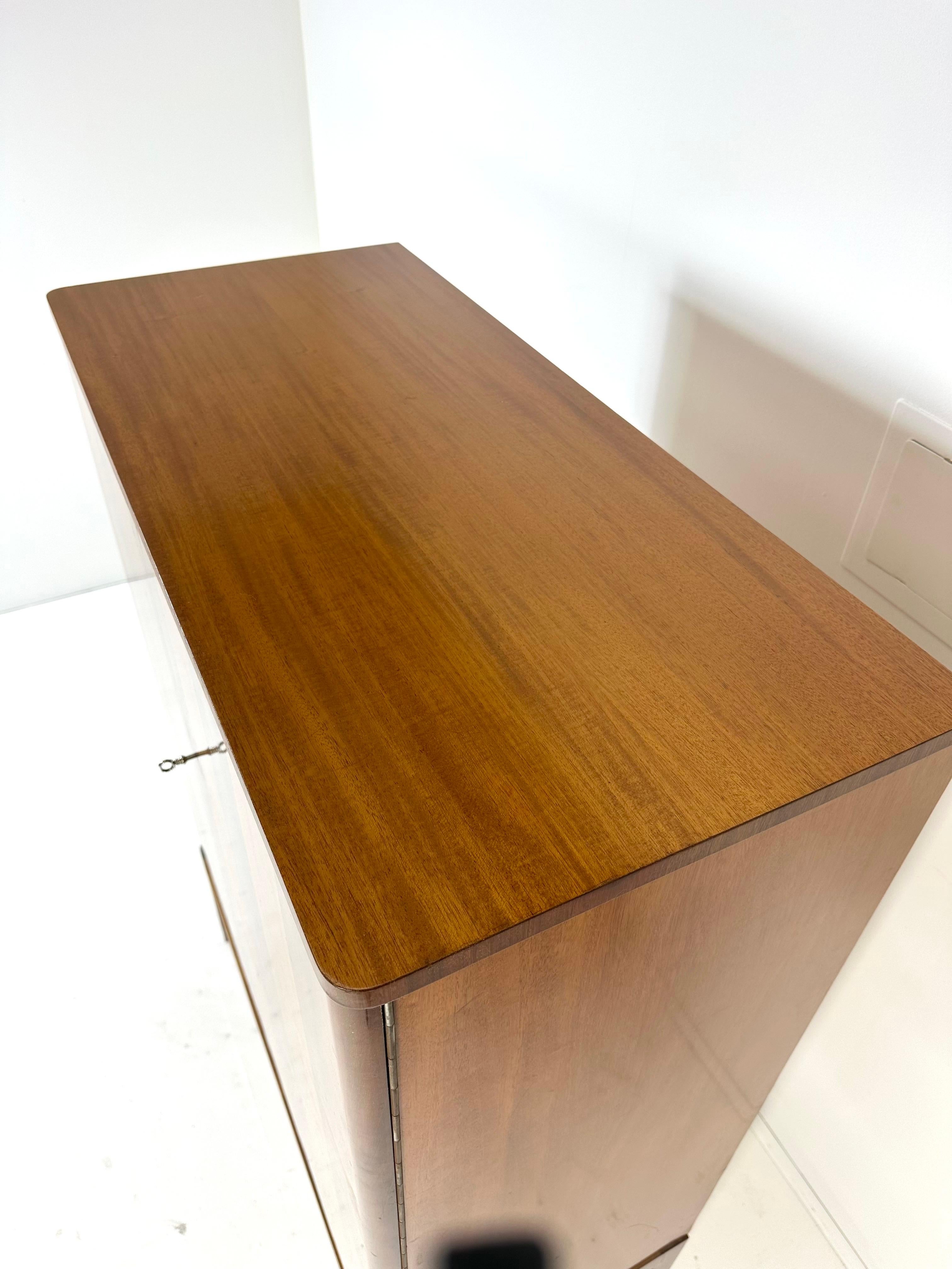 Acajou Armoire suédoise des années 1940 par Erik Mattsson en vente