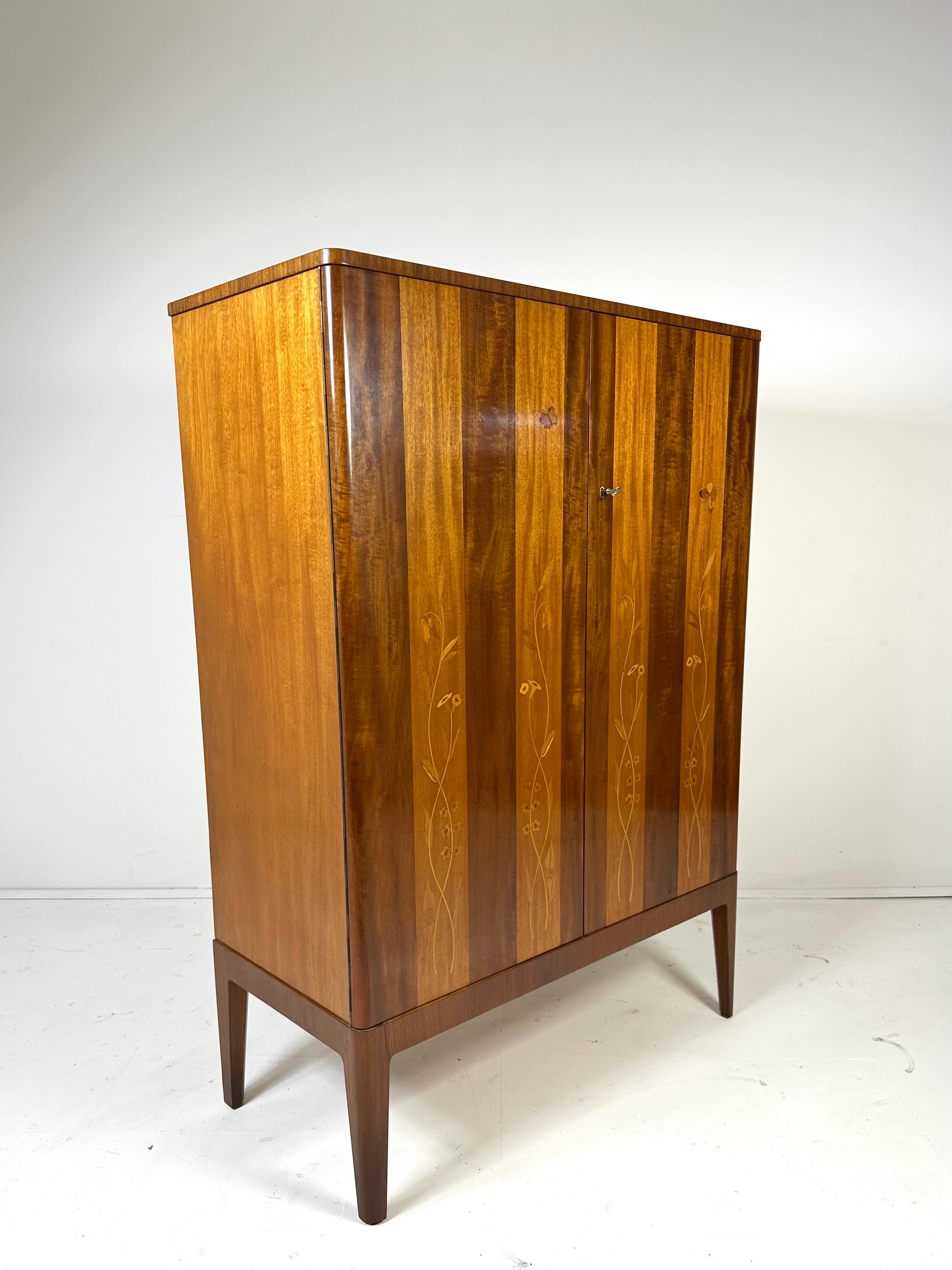 Armoire suédoise des années 1940 par Erik Mattsson en vente 2