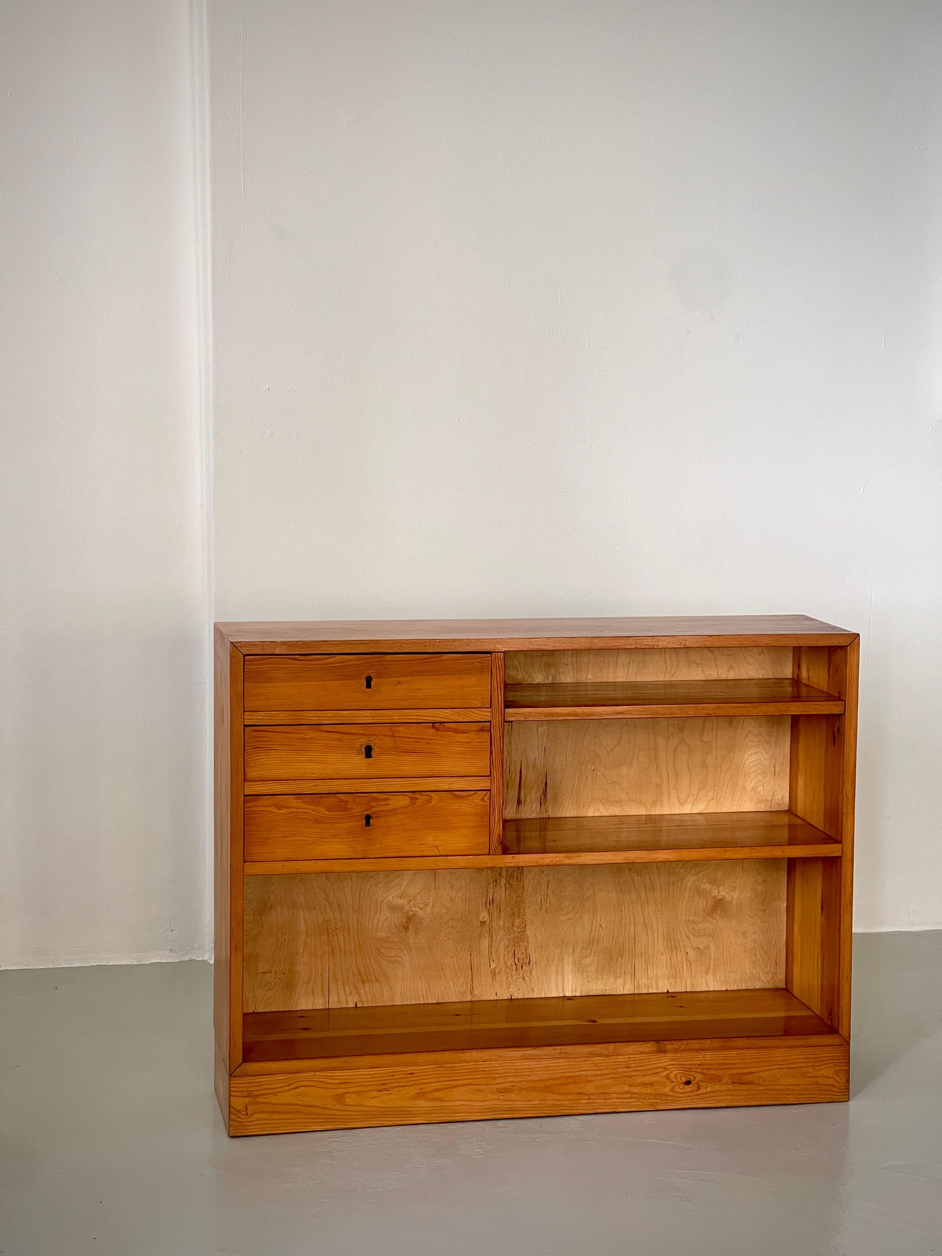 Mid-20th Century 1940s Swedish cabinet maker console in solid patinated pine and brass fittings. For Sale