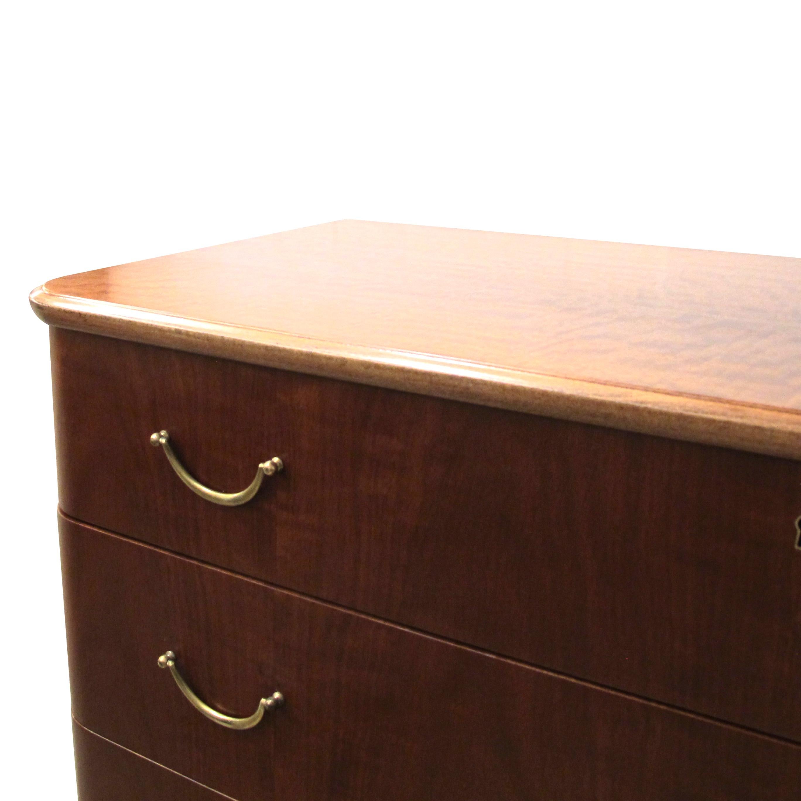 1940s Swedish Chest of Drawers with Walnut Veneers with Curved Edges For Sale 2
