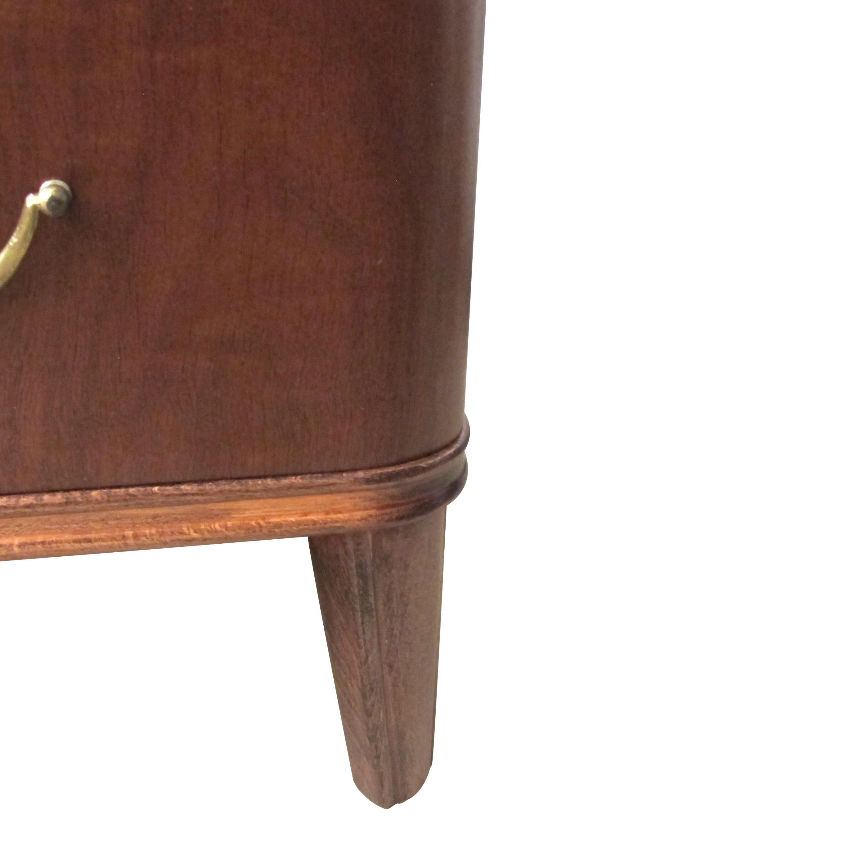 1940s Swedish Chest of Drawers with Walnut Veneers with Curved Edges For Sale 3