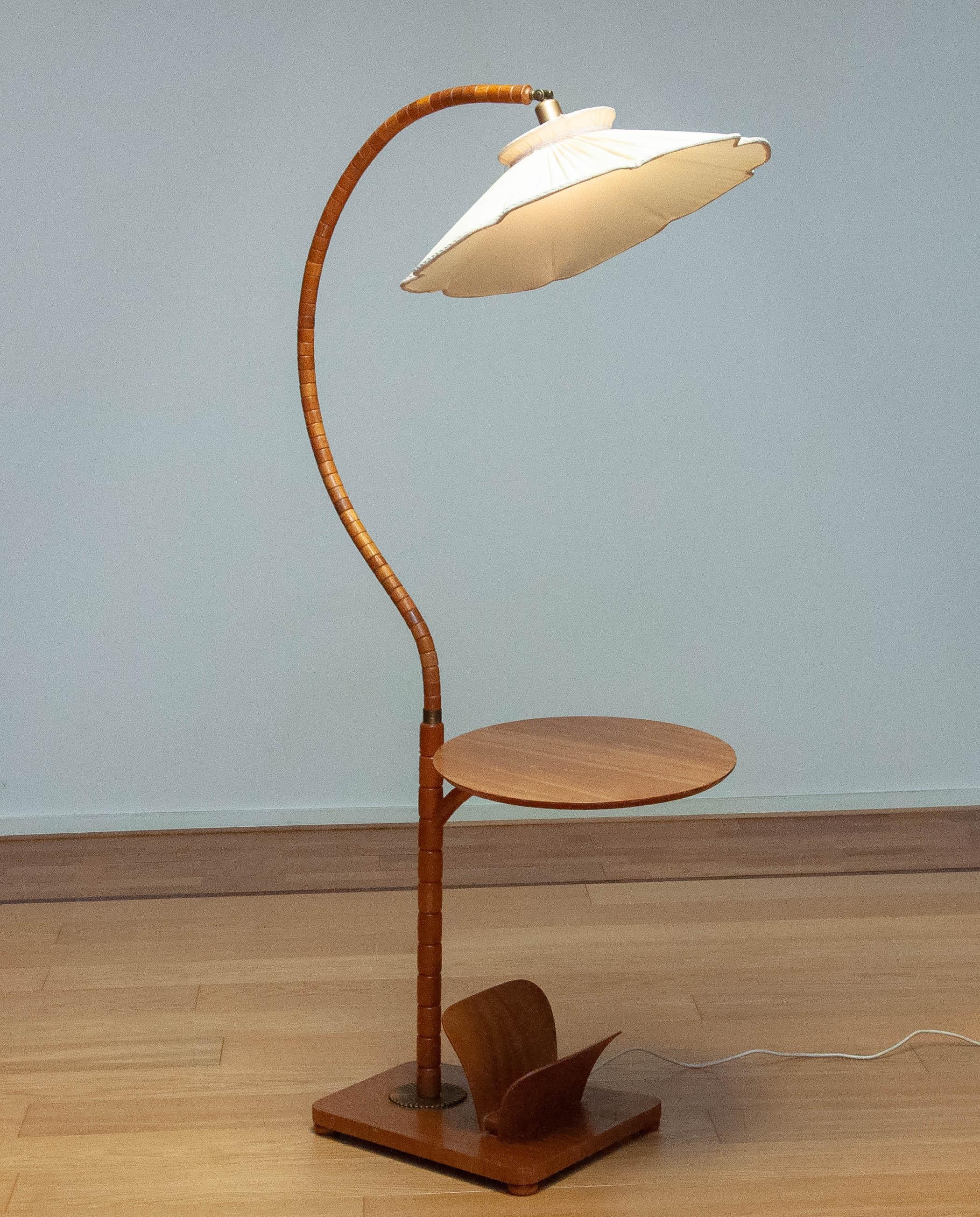 Mid-20th Century 1940s Swedish Art Nouveau Floor Lamp In Elm Wood And Elm Table By IWO Mariestad