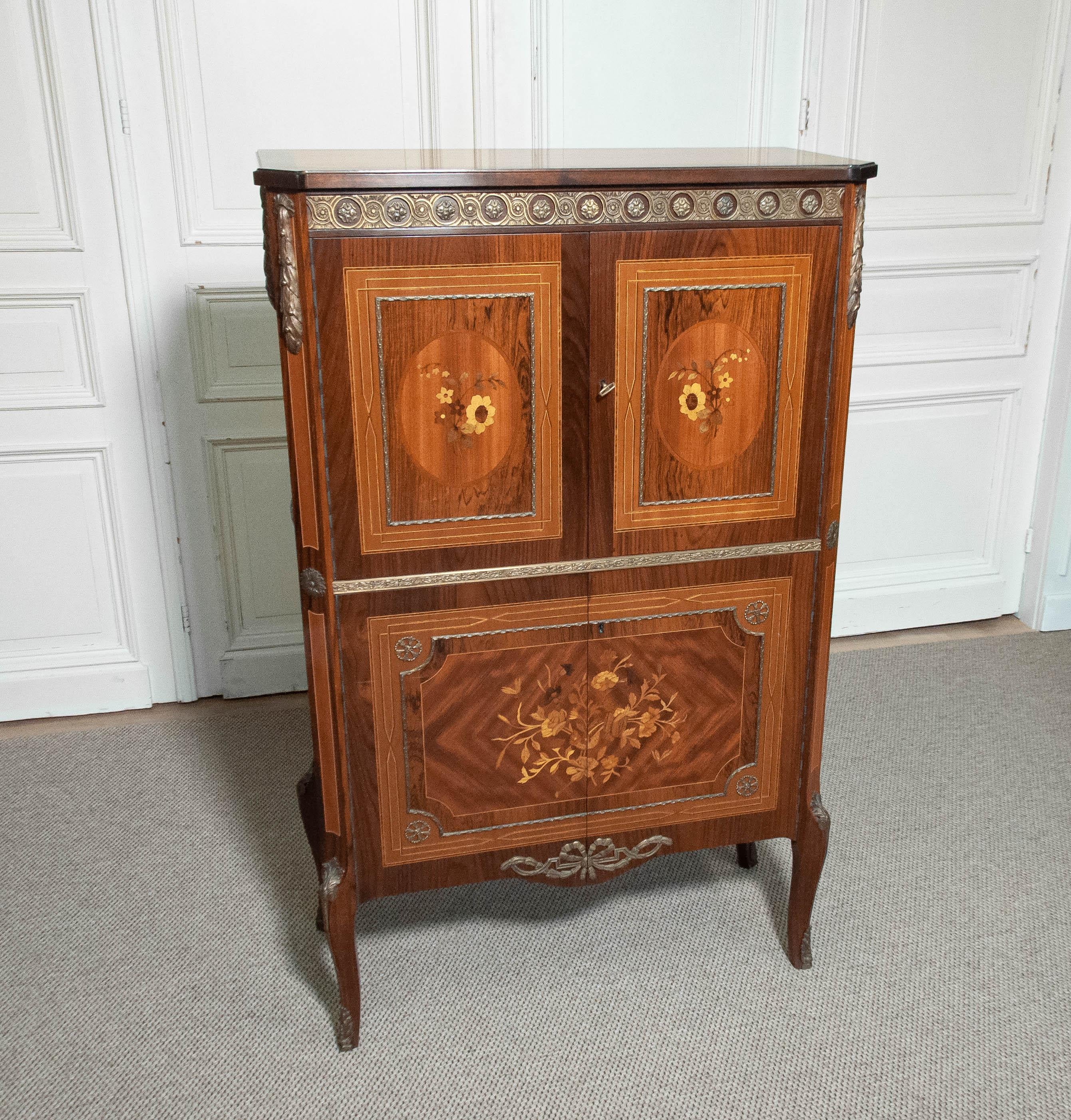 1940s Swedish Grace Drybar Cabinet In Good Condition For Sale In Silvolde, Gelderland