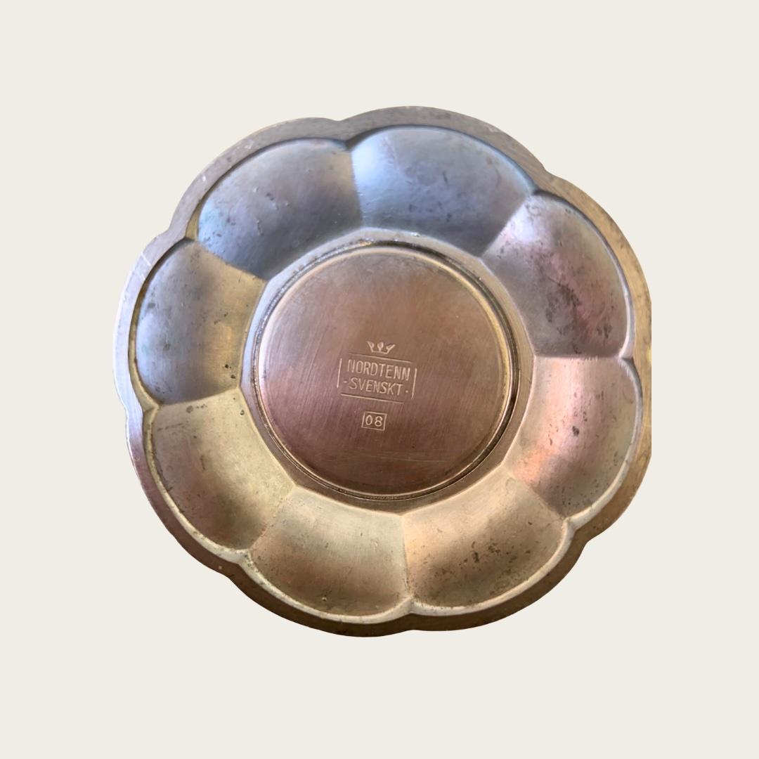 1940s Swedish Grace Polished Pewter Vessel by Nordtenn Svenskt In Good Condition For Sale In Brooklyn, NY