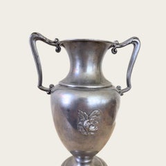 Vasija de peltre pulido Grace sueca de los años 40 con decoración de rosas de Nordtenn Sven