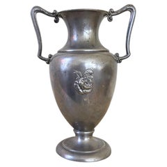 Vasija de peltre pulido Grace sueca de los años 40 con decoración de rosas de Nordtenn Sven