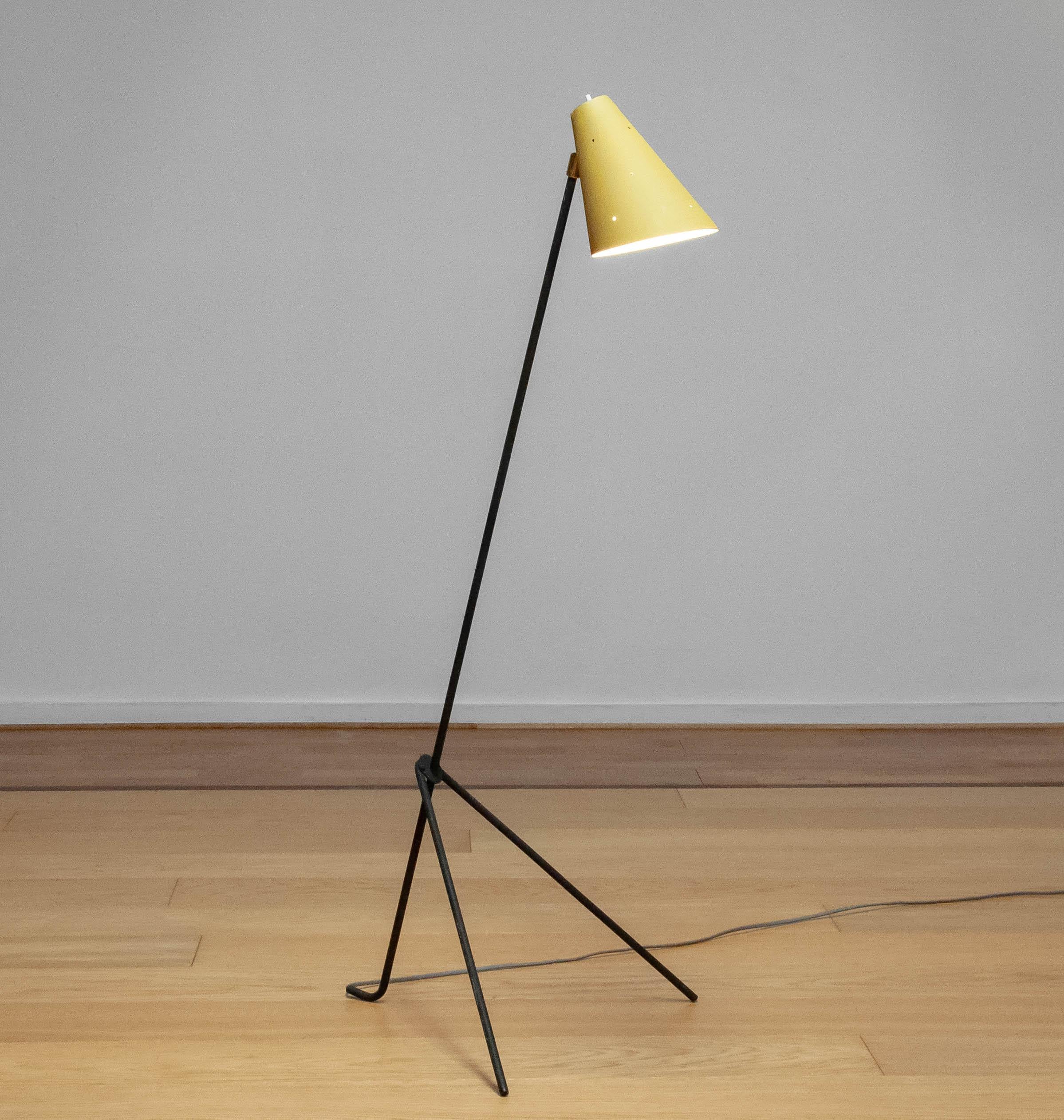 1940s Swedish Grasshopper Giraffe Floor Reading Lamp with Vanilla Shade In Good Condition In Silvolde, Gelderland