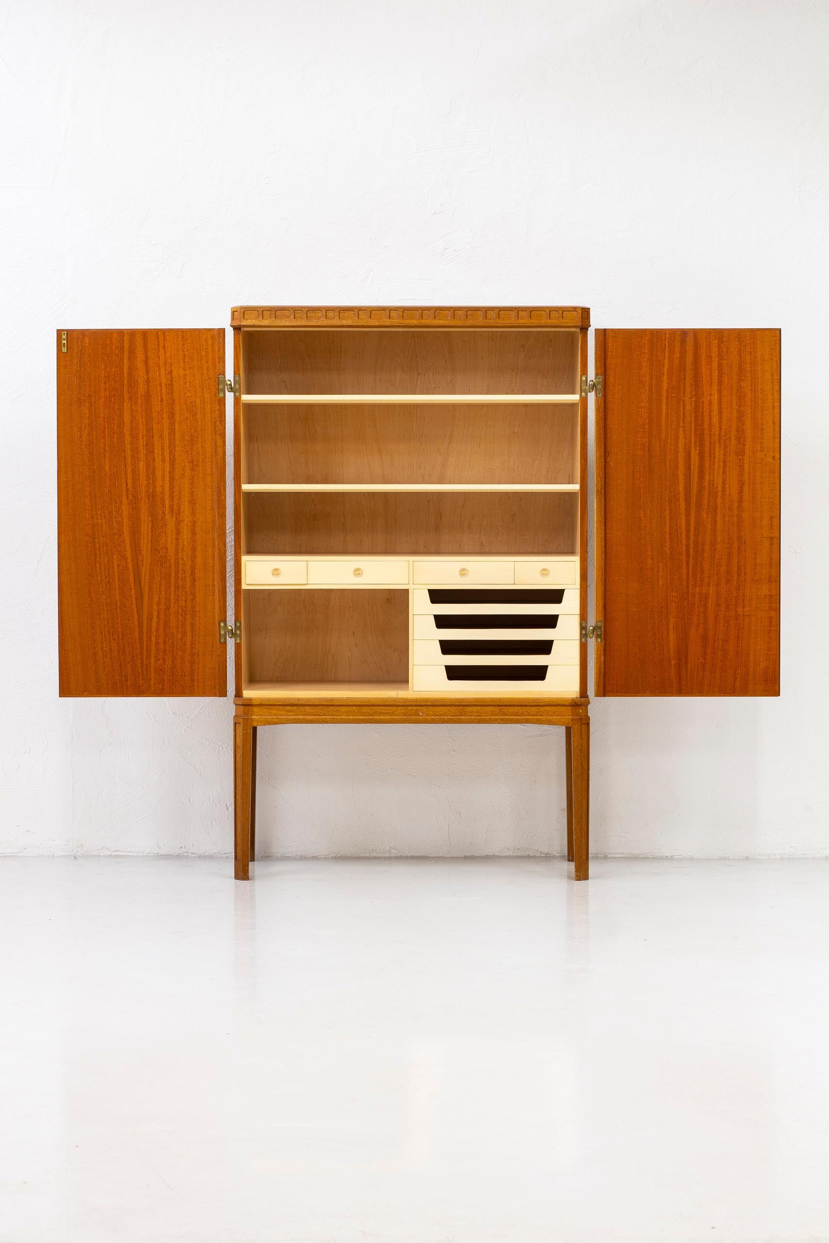 1940s Swedish Modern Cabinet in the Style of Oscar Nilsson In Good Condition In Hägersten, SE