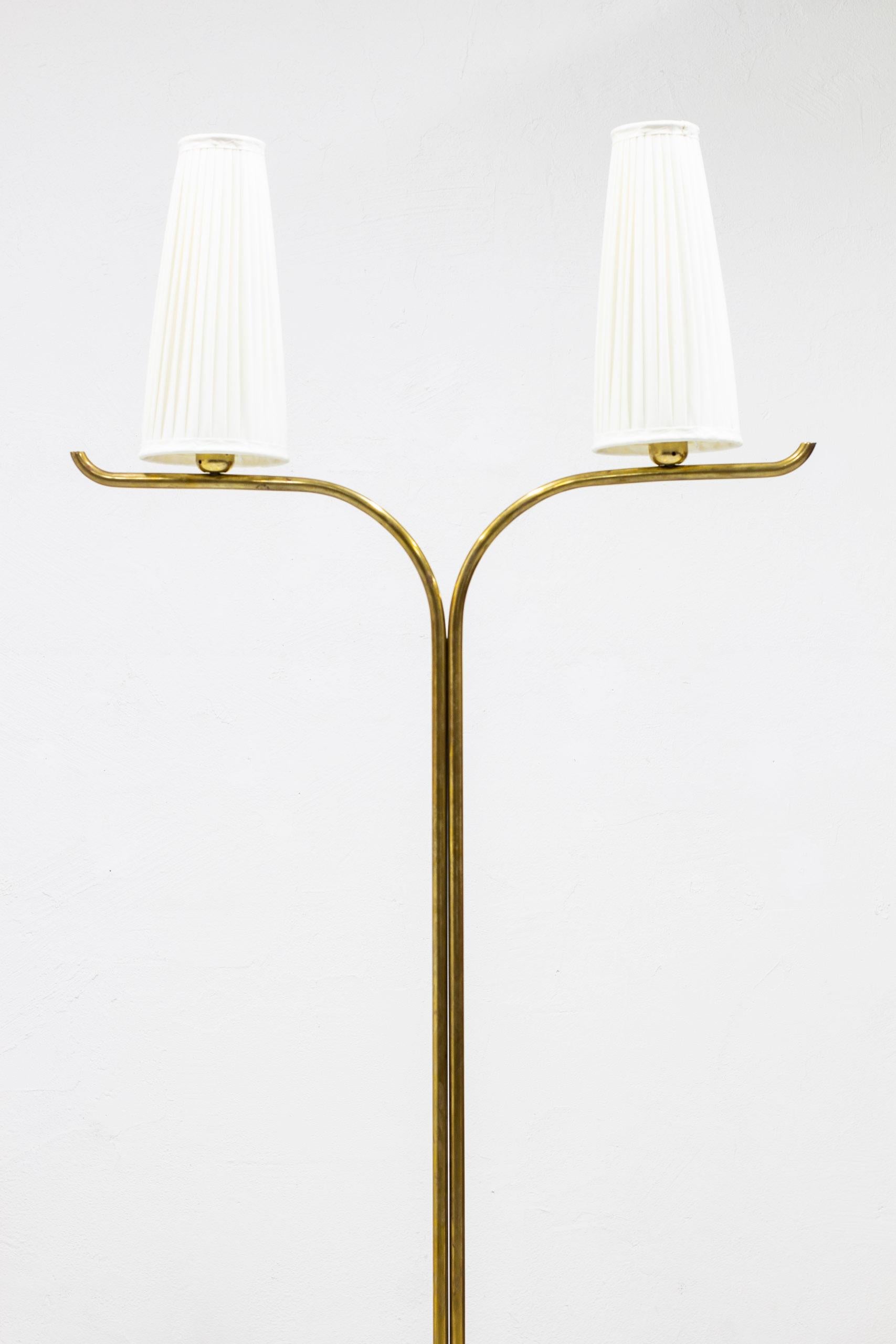 1940s Swedish Modern Floor Lamp in Brass by G. A. Berg In Good Condition In Hägersten, SE