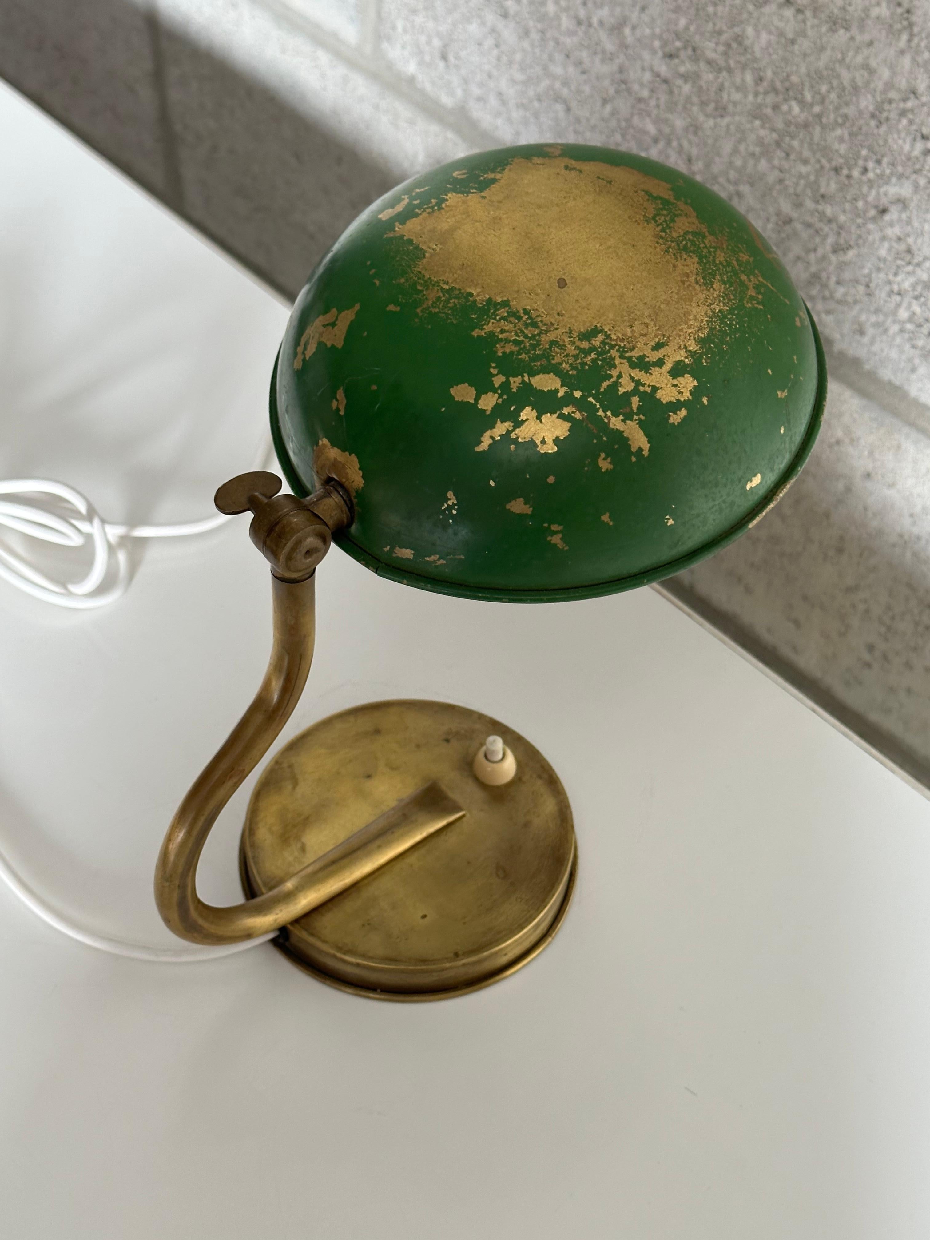 1940s Swedish Modern Organic Wall/ Table Lamp by Asea, Brass and Paint For Sale 4