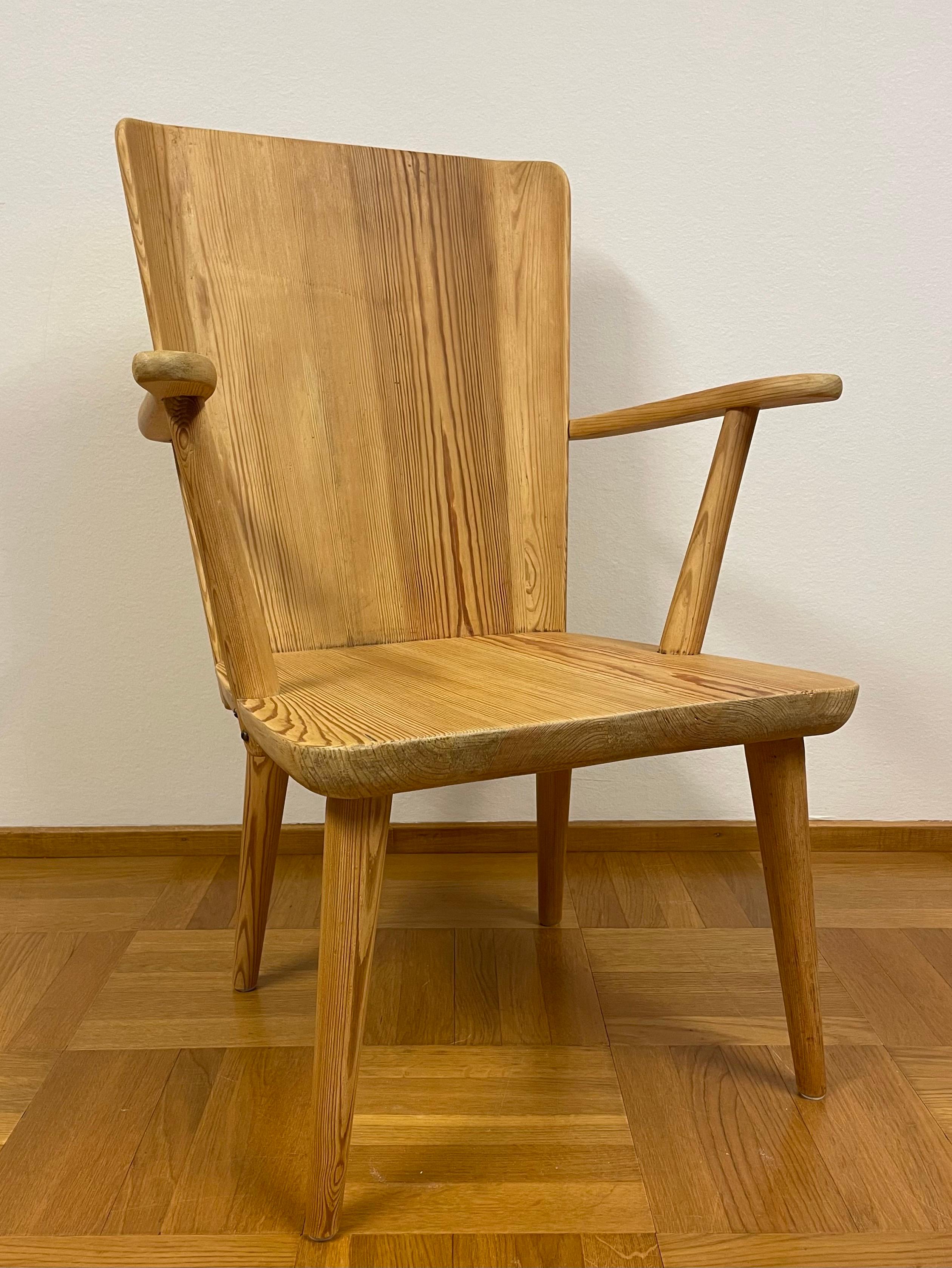 1940s Swedish Pine Armchair by Göran Malmvall for Karl Andersson & Söner  In Good Condition For Sale In Örebro, SE