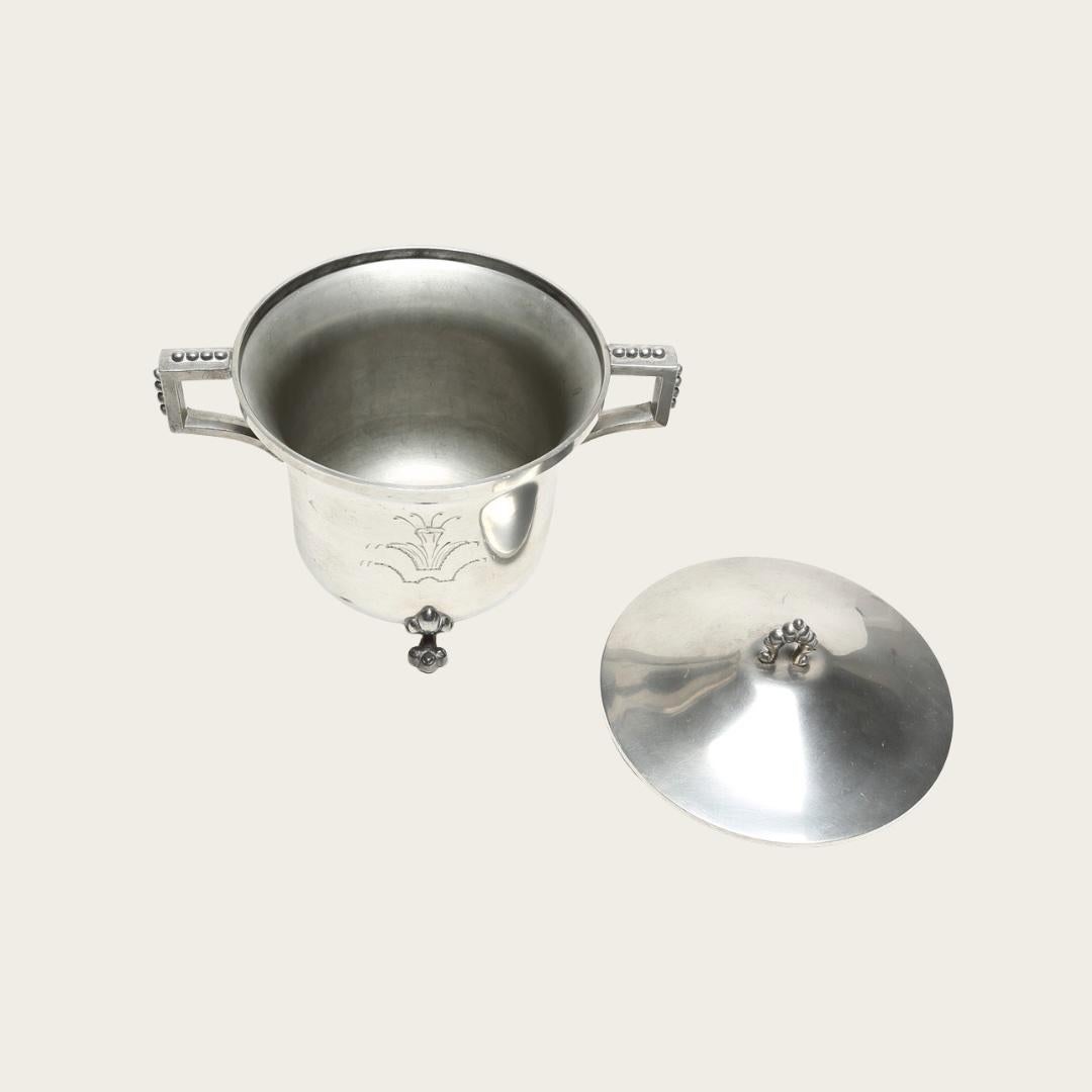 Suédois 1940s Swedish Polished Pewter Jar with Lid by Svenskt Tenn en vente
