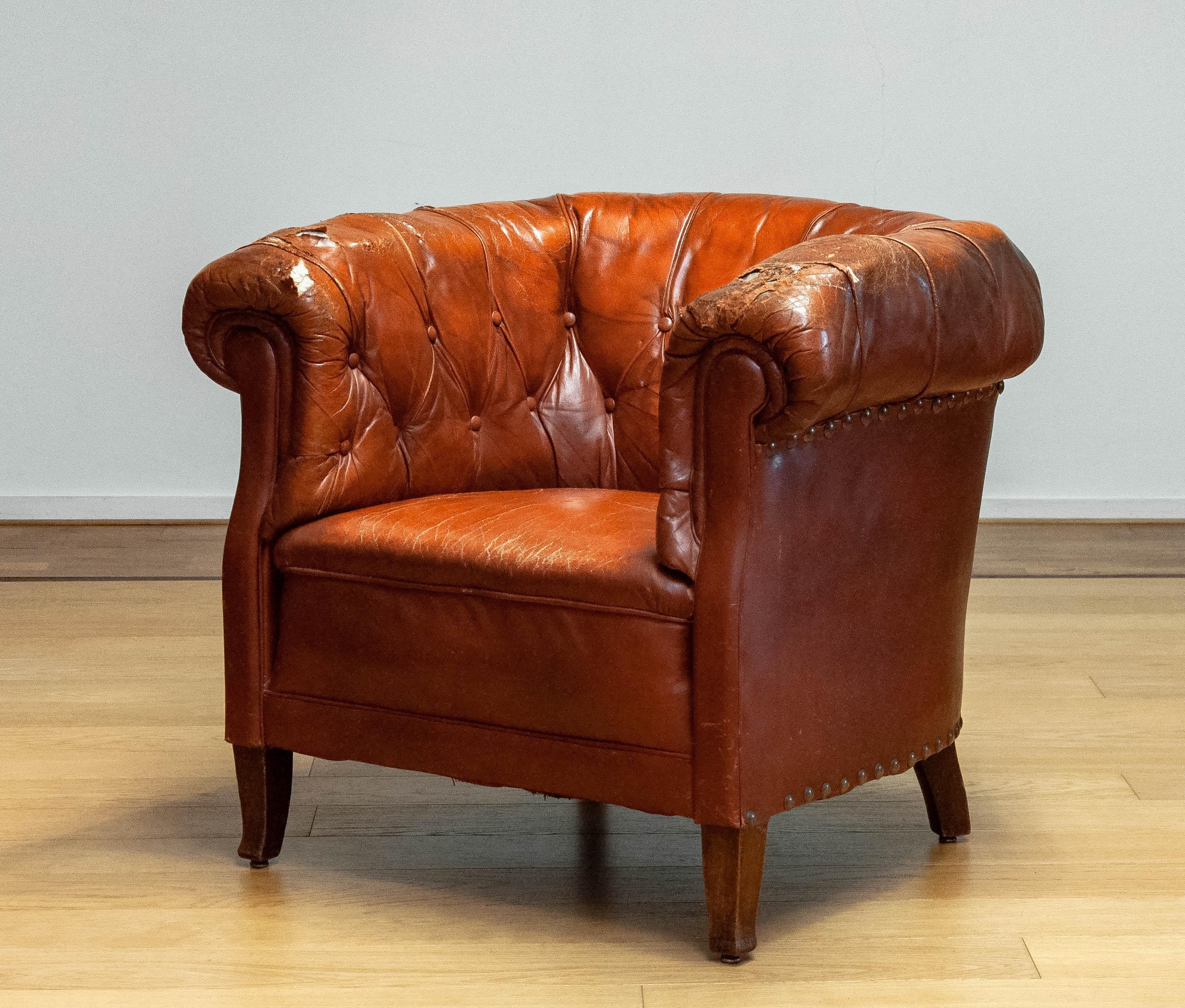 Absolutely fantastic and beautiful authentic ' Chesterfield model' club chair made in Sweden in the 1940s.
The great vintage / antique patina what gives the chair her absolutely unique patina makes this chair an absolute decorative object for your
