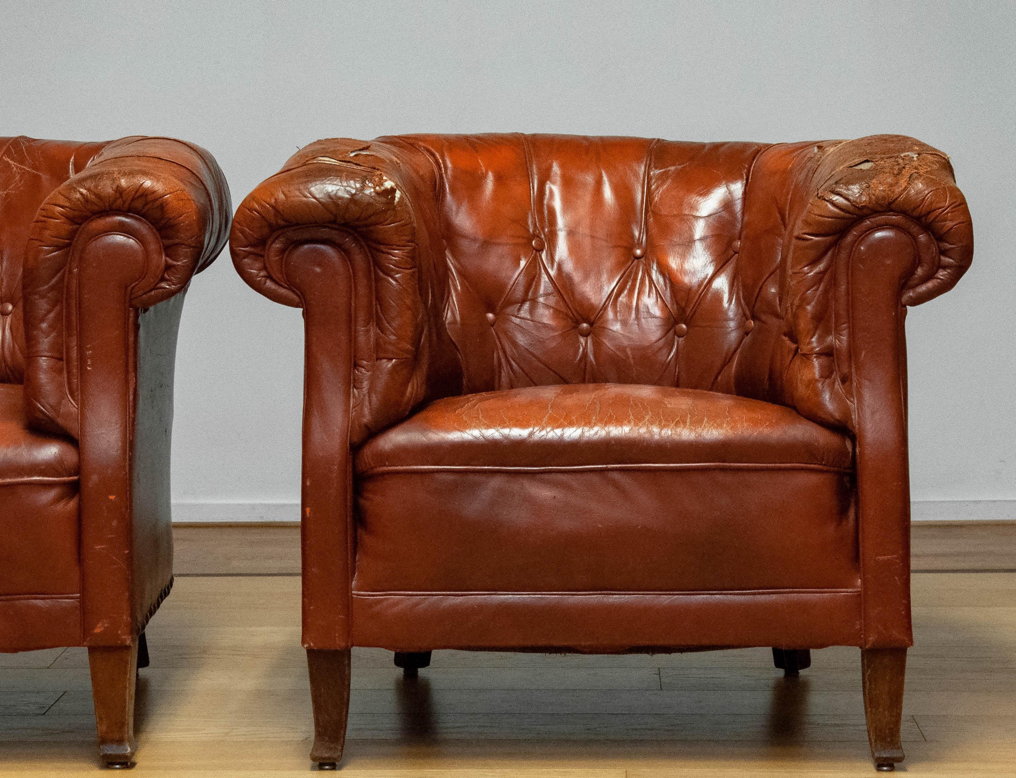 Pair 1940s Swedish Tufted Club Chair 'Chesterfield Model' Tan Brown Worn Leather In Fair Condition In Silvolde, Gelderland