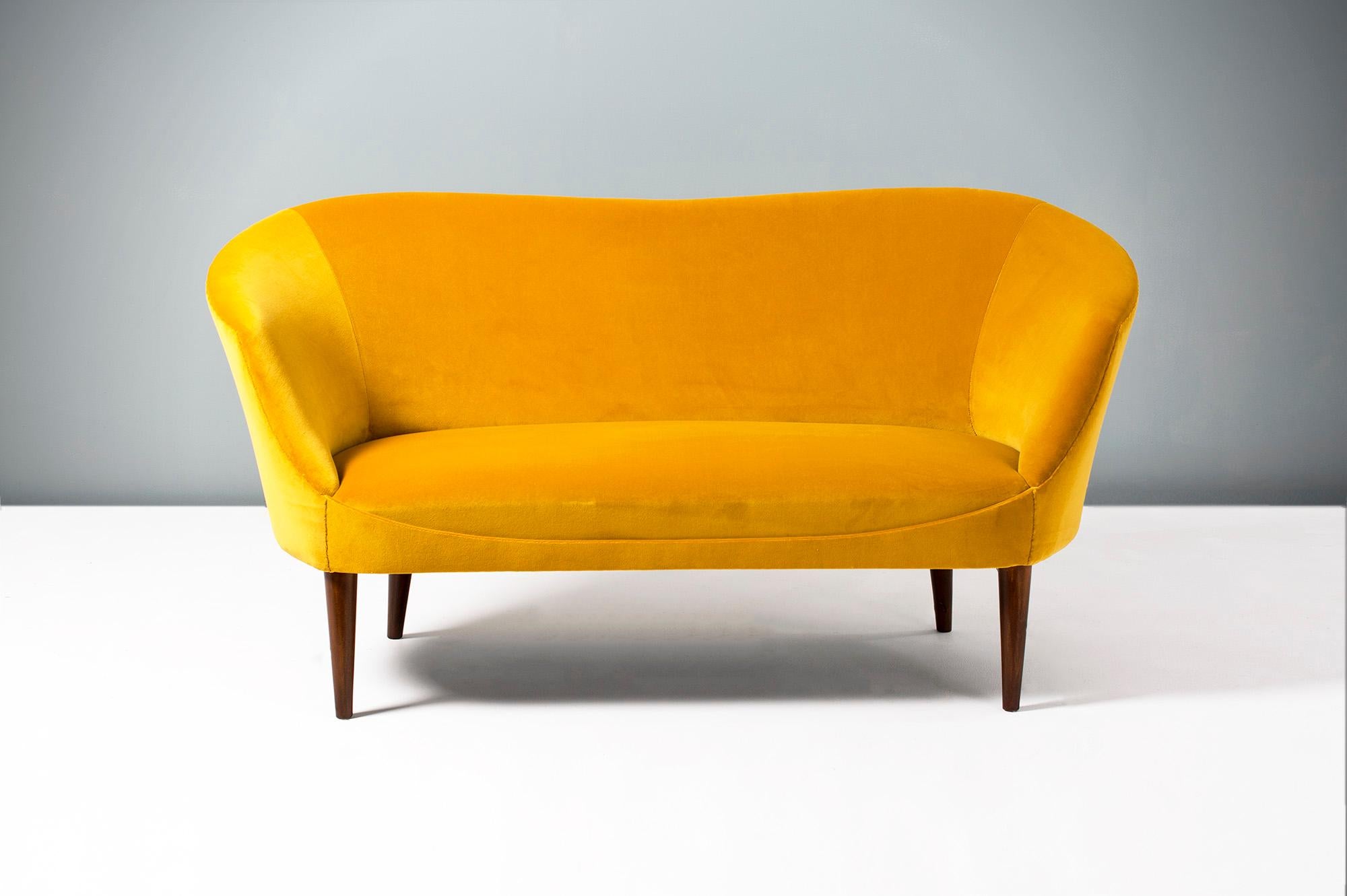 1940s Swedish Velvet Loveseat Sofa In Excellent Condition In London, GB