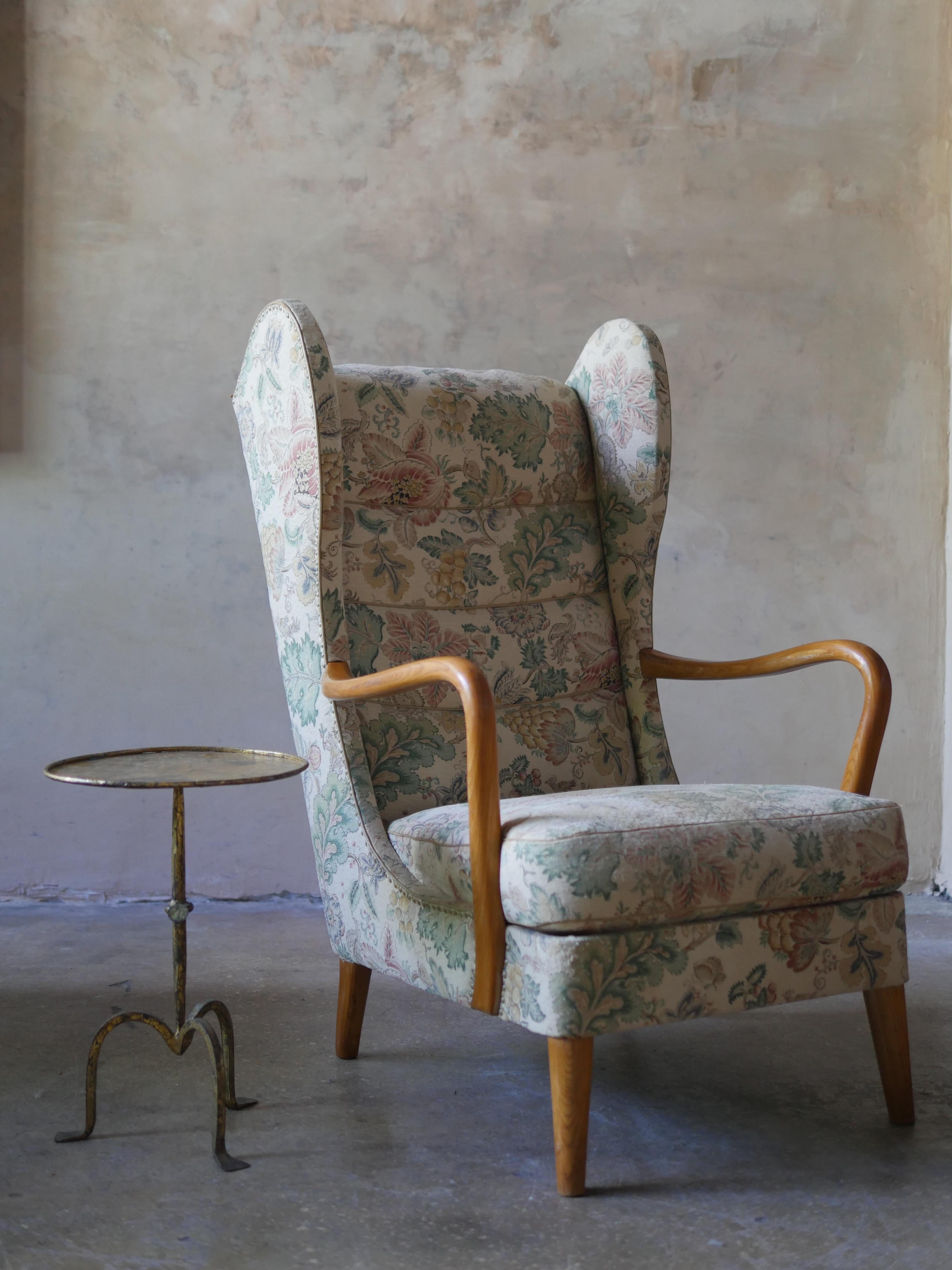 Chaise longue suédoise à dossier en bois d'orme des années 1940 en vente 4