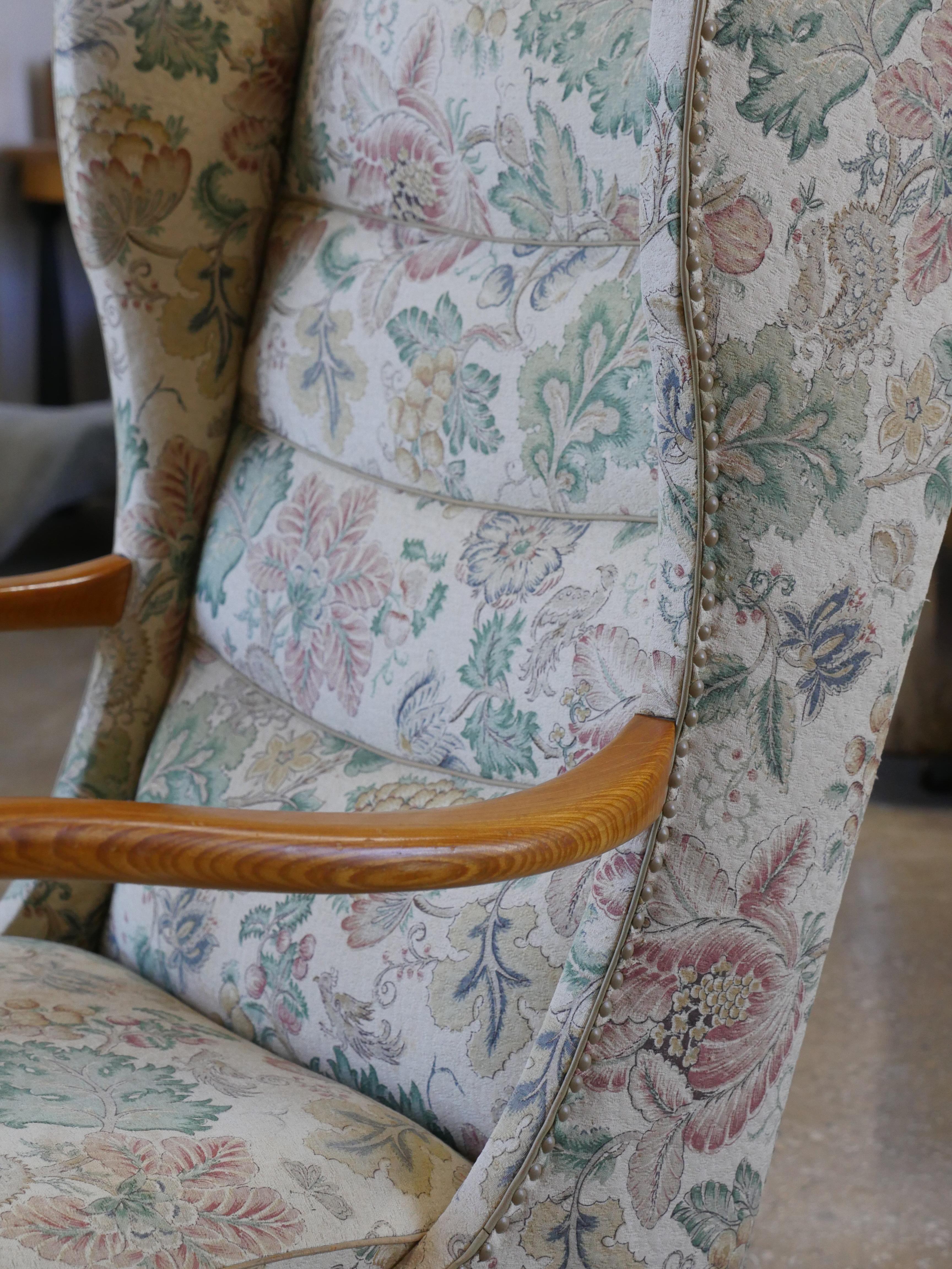 Coton Chaise longue suédoise à dossier en bois d'orme des années 1940 en vente