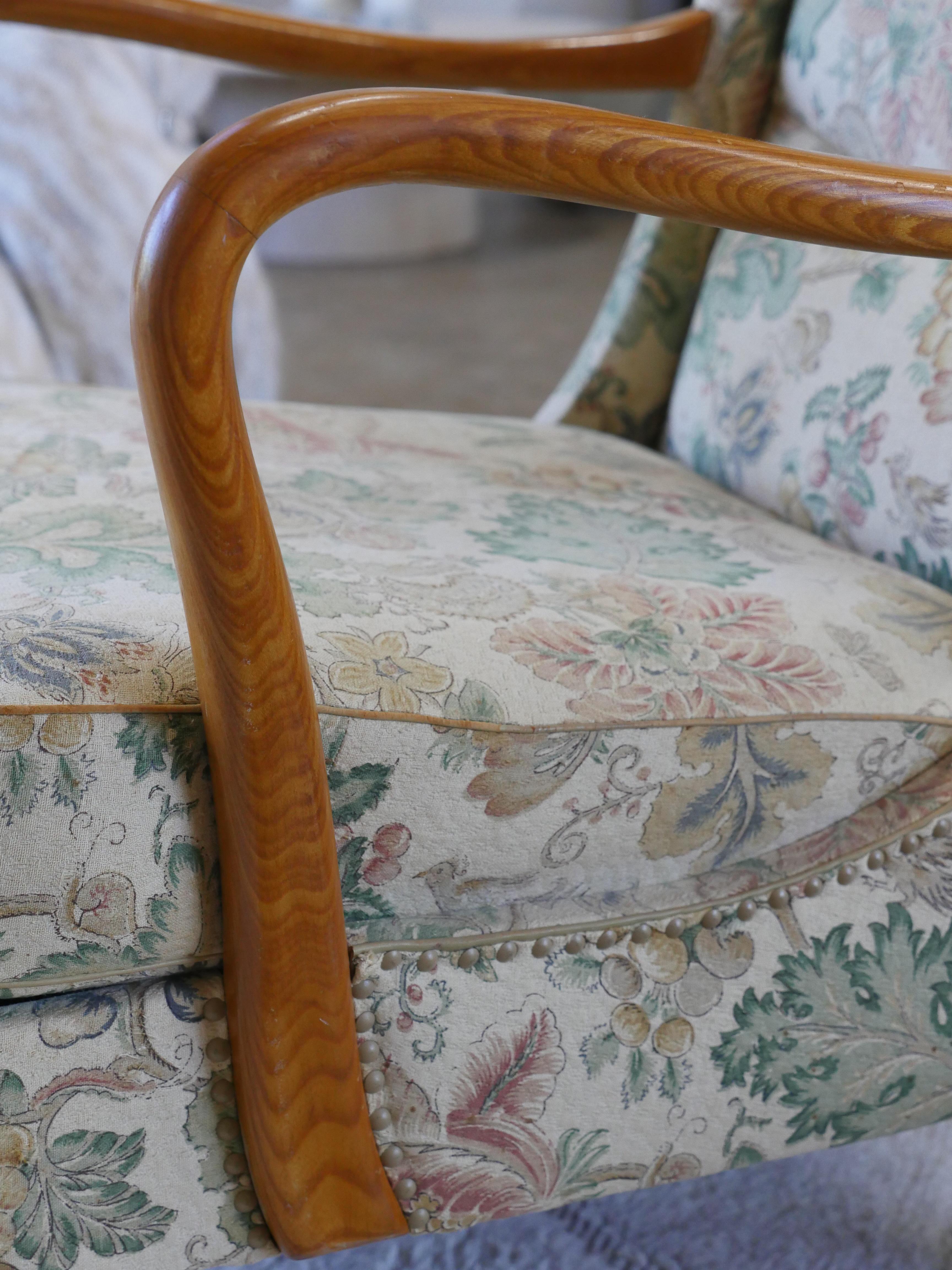 Chaise longue suédoise à dossier en bois d'orme des années 1940 en vente 1