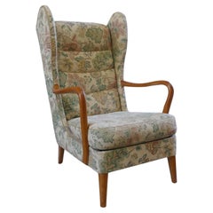 Sedia da salotto svedese Wingback in legno di olmo degli anni '40