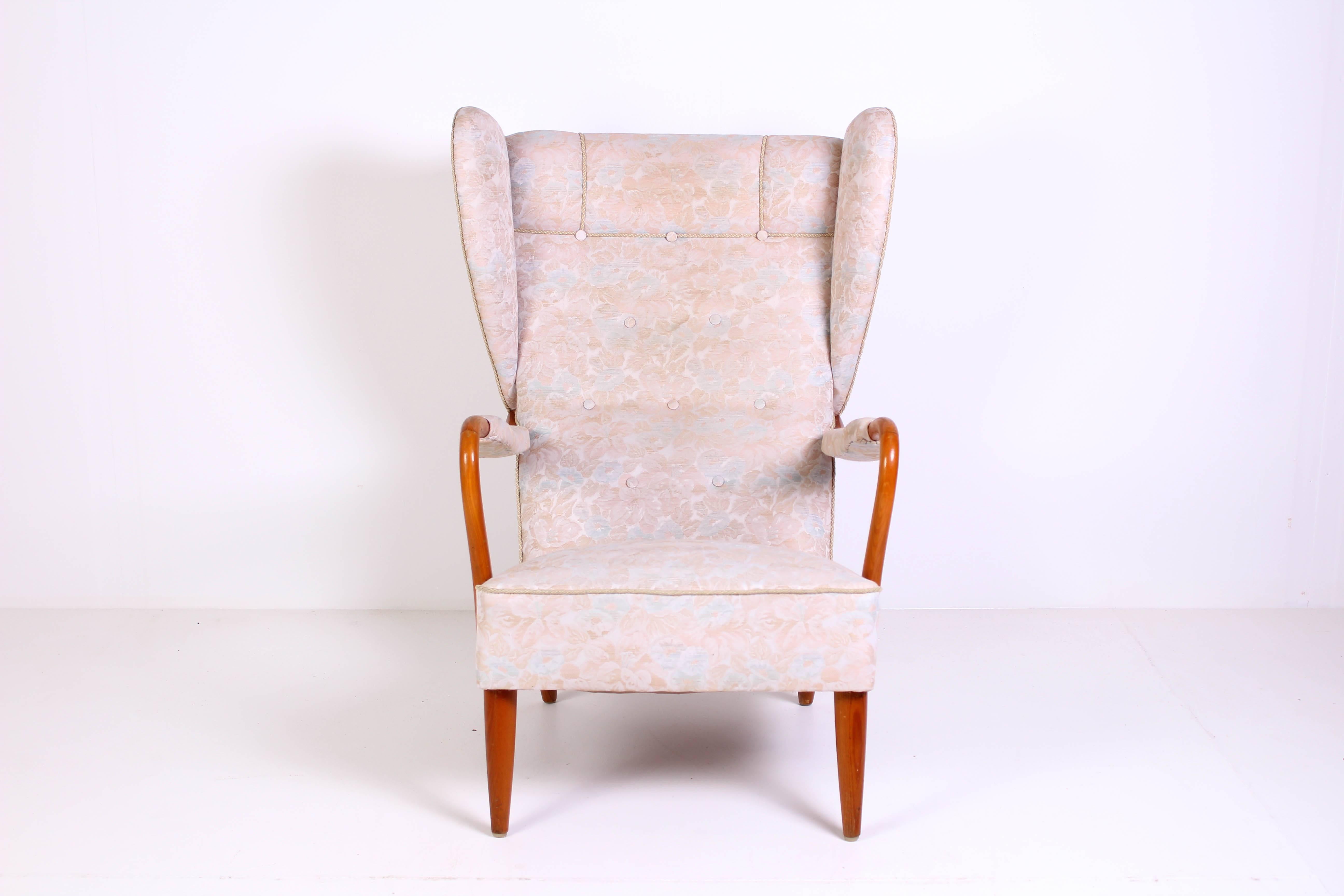Rare 1940s Swedish wingback chair with nice sculptural shapes. This chair is just as beautiful as it is comfortable. Very good vintage condition with minor signs of usage on wood frame and upholstery in good condition.