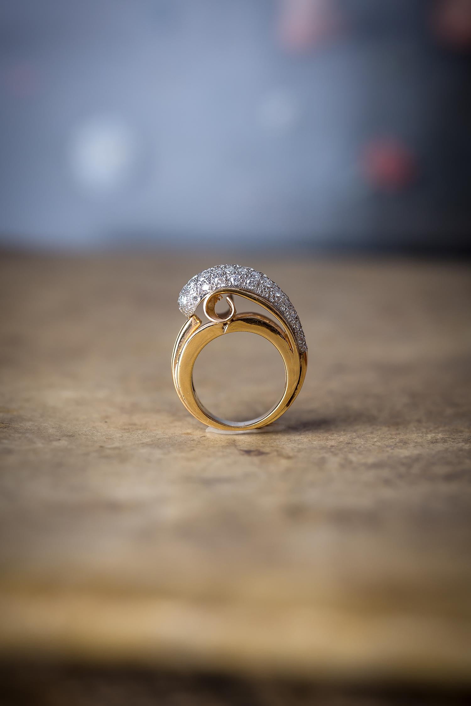 1940s Swirling Diamond yellow gold Ring For Sale 1