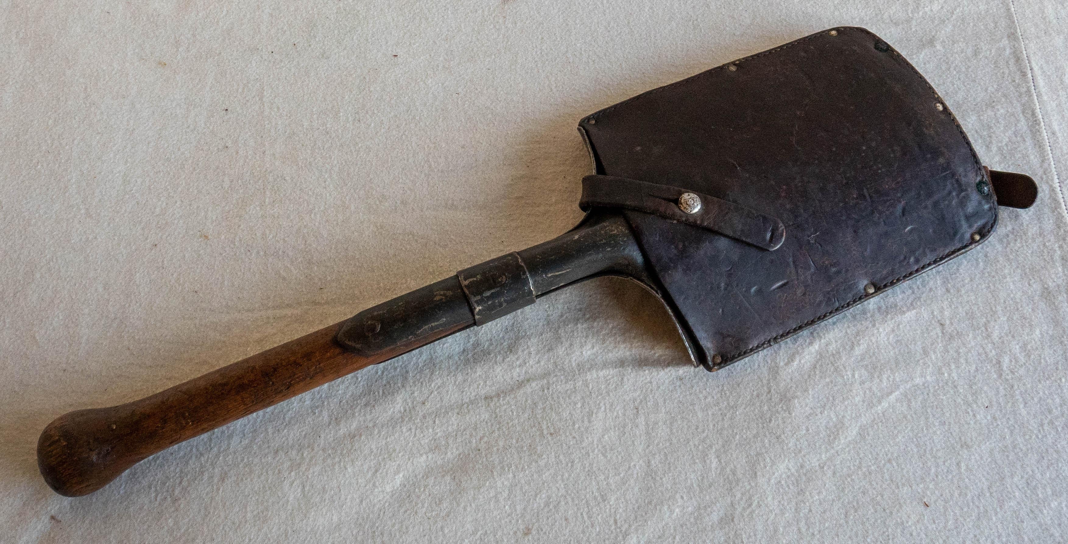 1940's Swiss Army Shovel with Sheath For Sale 2
