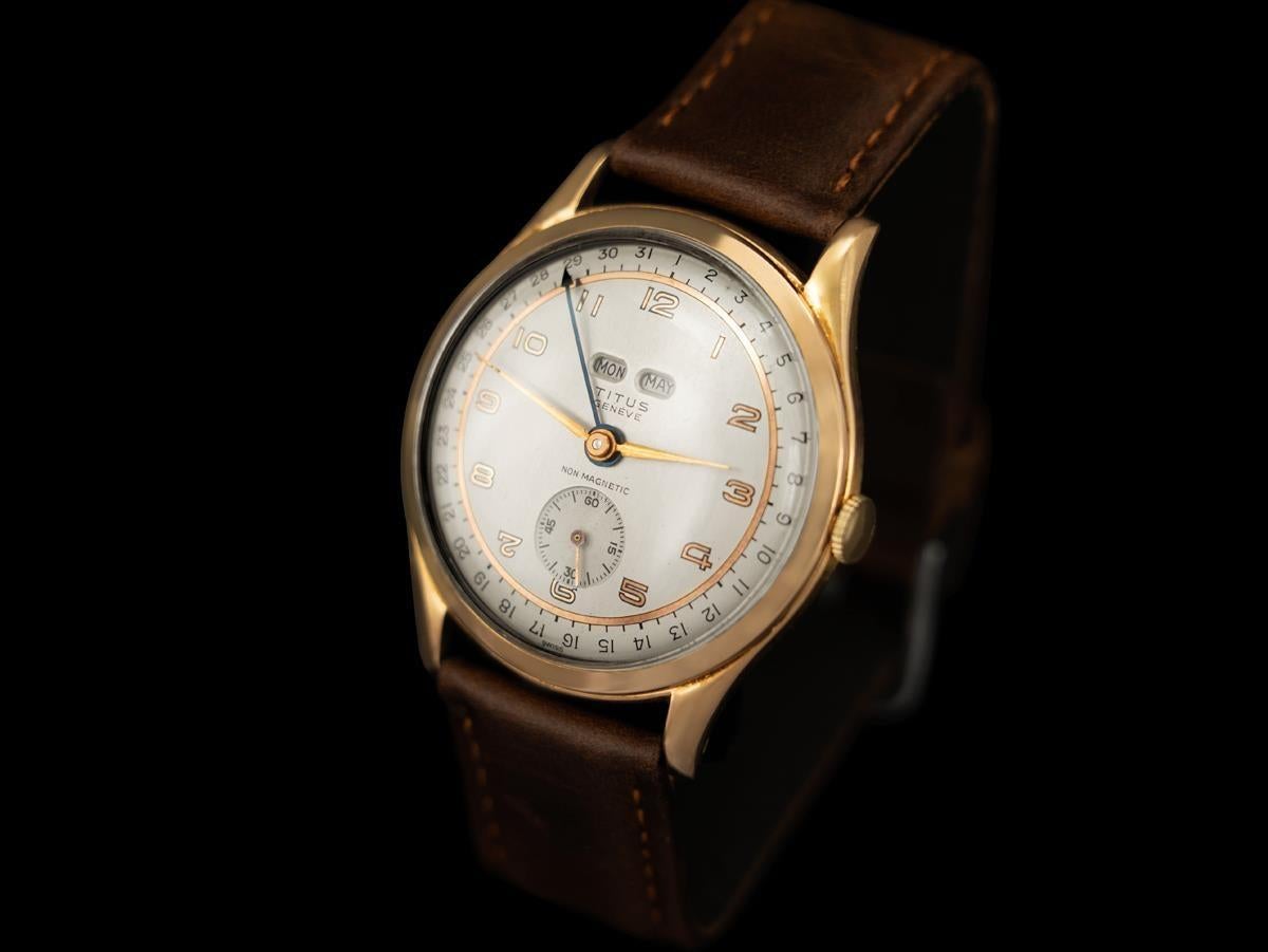 1940's Schweizer Vintage Dreifach-Kalender große Herrenuhr - 18K Gold im Zustand „Gut“ im Angebot in Suwanee, GA