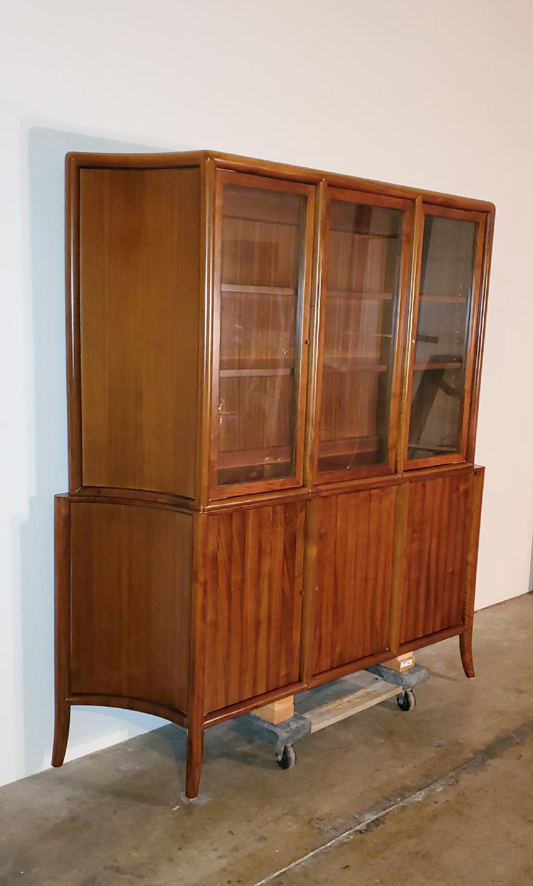 1940s T. H. Robsjohn-Gibbings 2 Part Credenza and Glass Top Cabinet For Sale 6