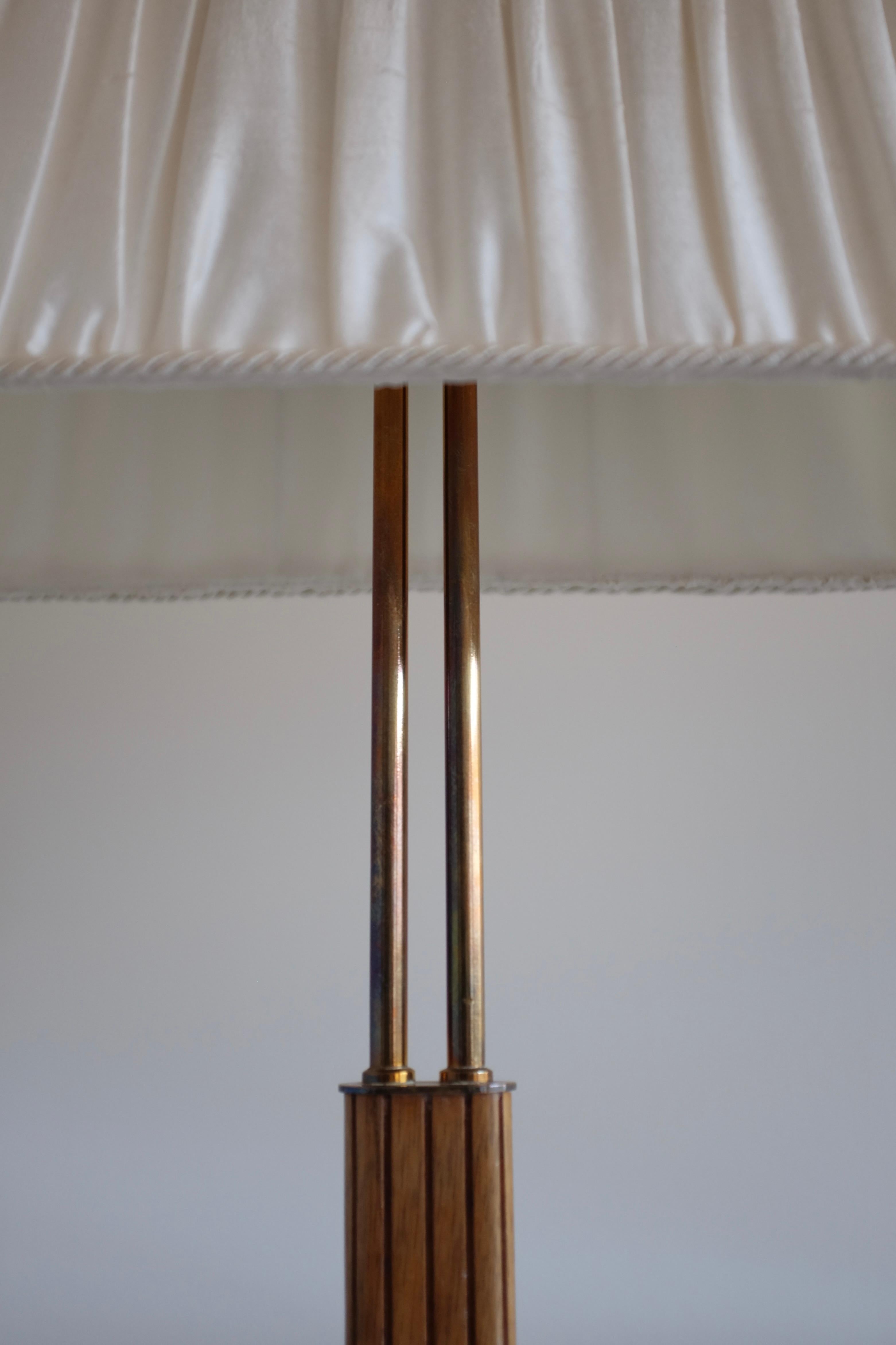 Milieu du XXe siècle 1940s Lampe de table modèle 15485 par Böhlmarks, Suède en vente