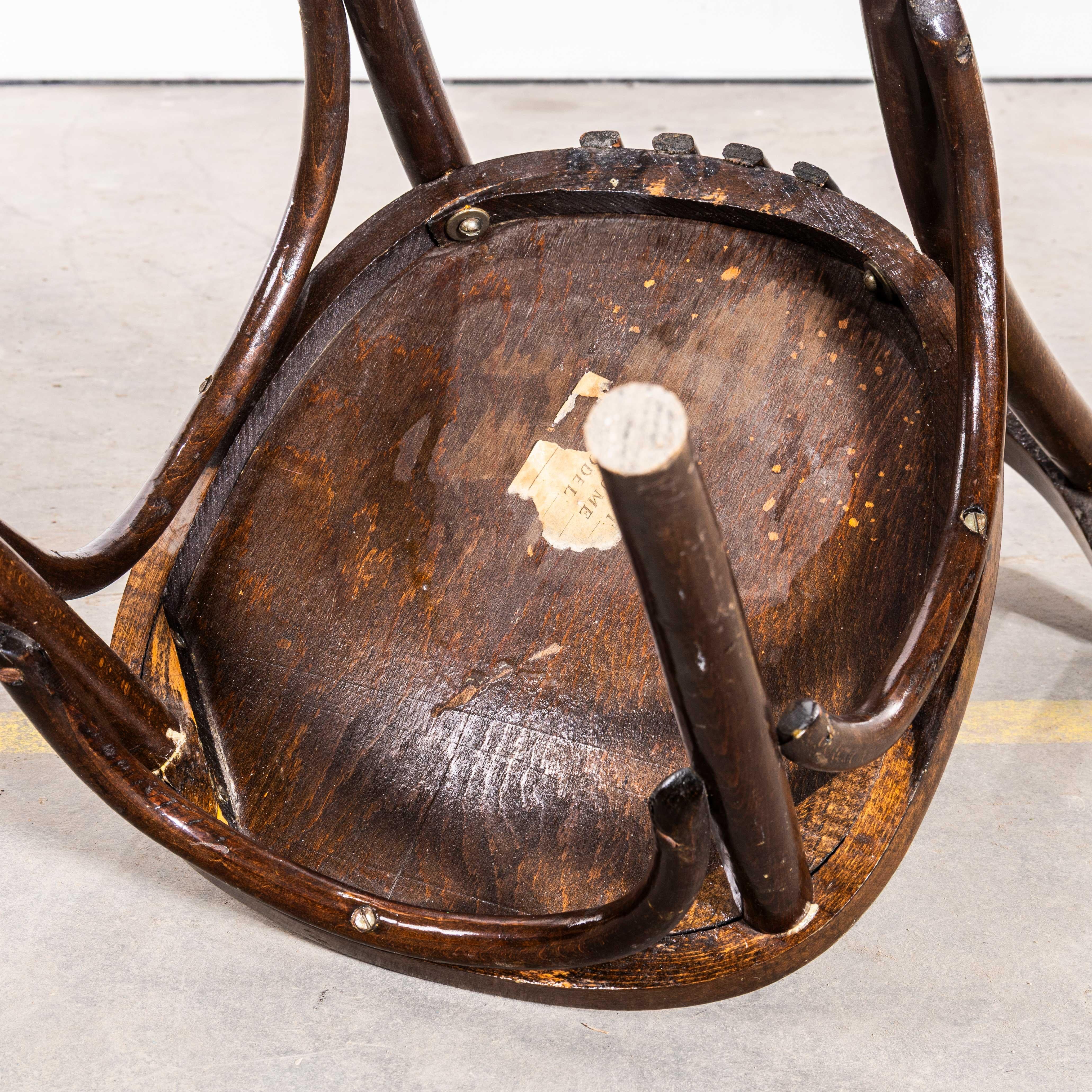 1940's Tall Back Class Bistro Bentwood Dining Chairs - Set Of Six en vente 4