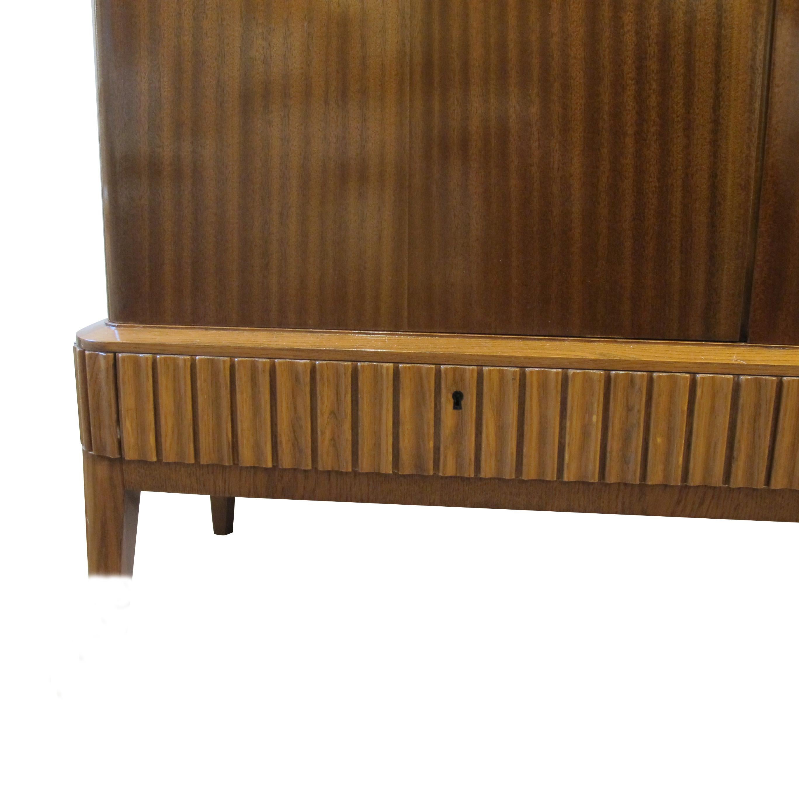 Altro Credenza/armadio svedese alto degli anni '40 di Blomstermåla Möbelfabrik in vendita