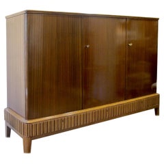 Credenza/armadio svedese alto degli anni '40 di Blomstermåla Möbelfabrik