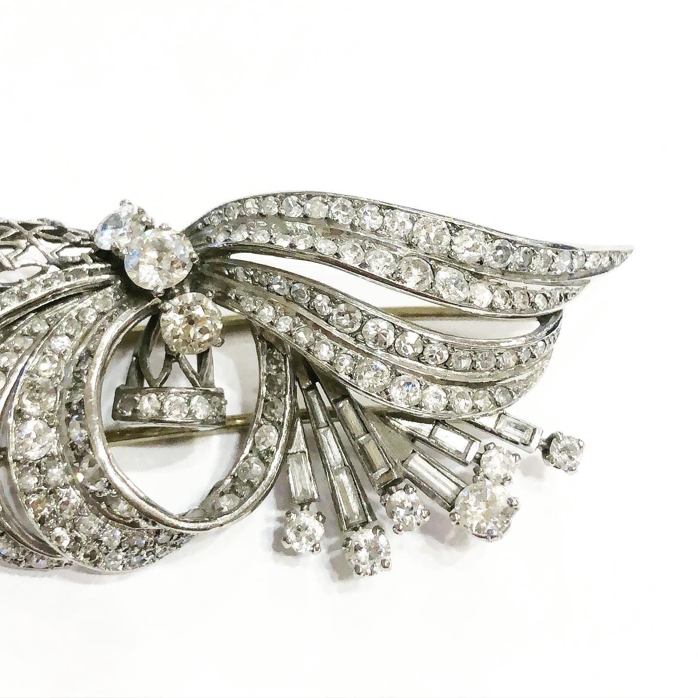 Gorgeous diamonds platinum clip brooch.
France. Retro or tank style.Circa 1940. Condition: Good.
Brilliant-cut, old european cut and baguette diamonds.
Total approximate diamond carat weight: 9.2 carat: Three central 0,56+0,35+0,5 carats and 7,8 for