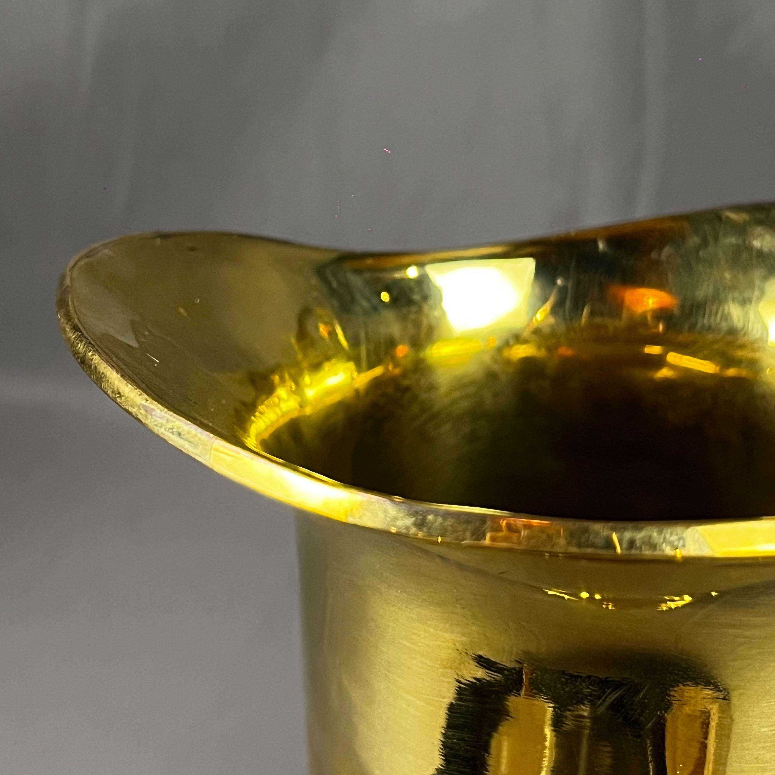 Mid-20th Century 1940s Taxco México Héctor Aguilar Copper and Brass Pitcher For Sale