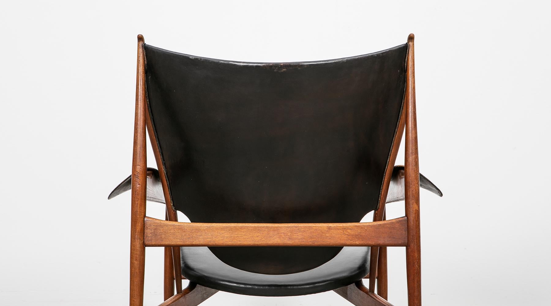 1940s Teak and Black Leather Chieftain's Chair by Finn Juhl For Sale 2