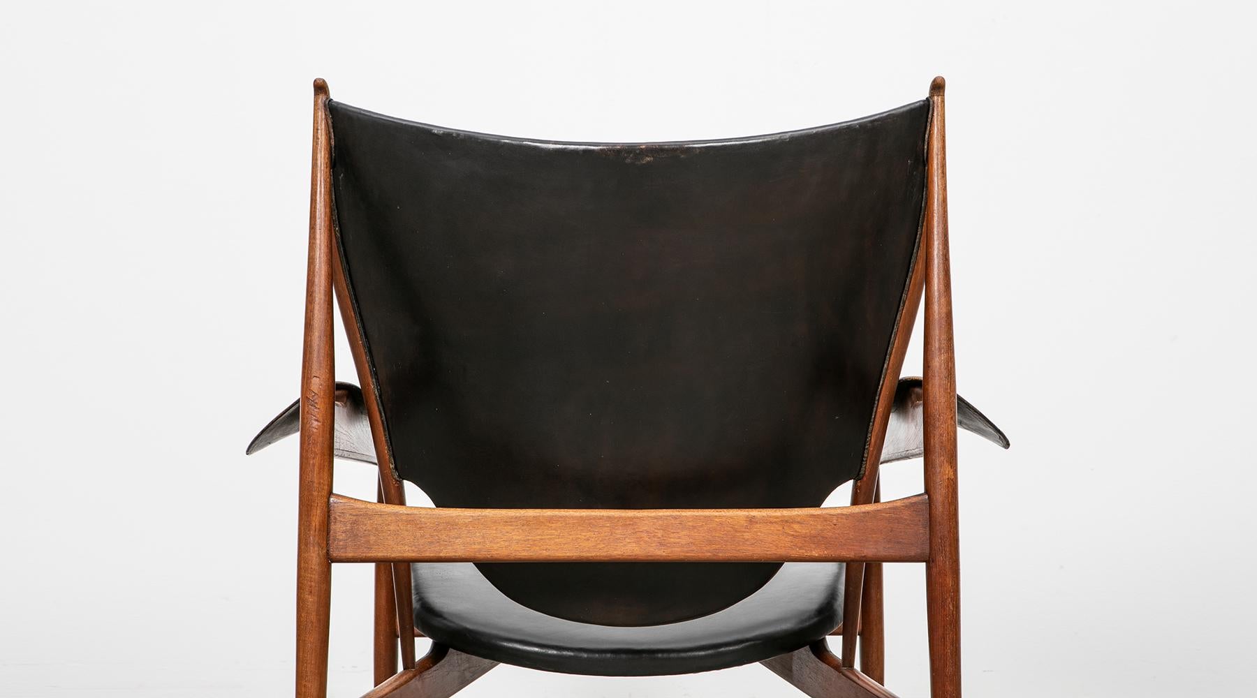 Chaise Chieftain en teck et cuir noir des années 1940 de Finn Juhl en vente 4