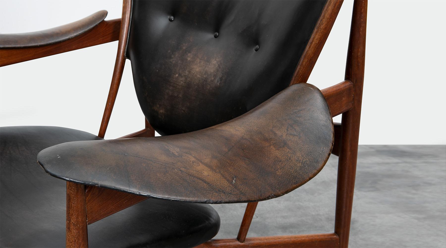 1940s Teak and Black Leather Chieftain's Chair by Finn Juhl For Sale 3