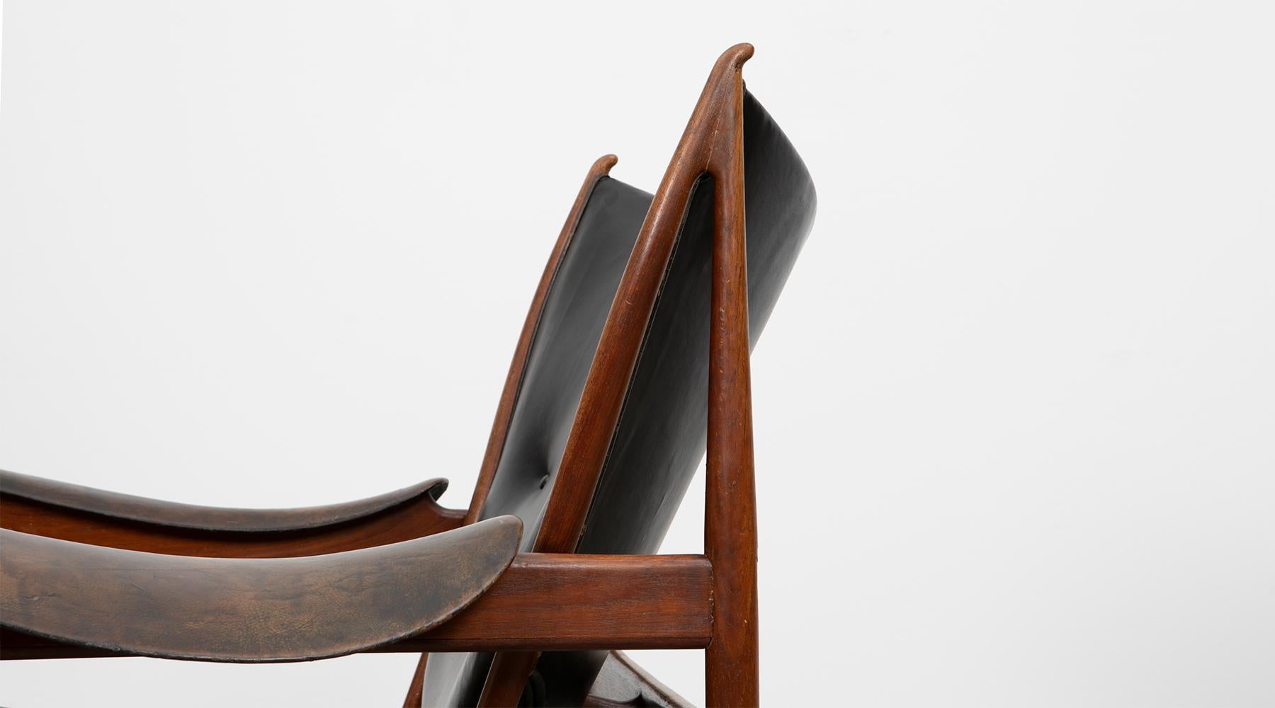 1940s Teak and Black Leather Chieftain's Chair by Finn Juhl For Sale 4