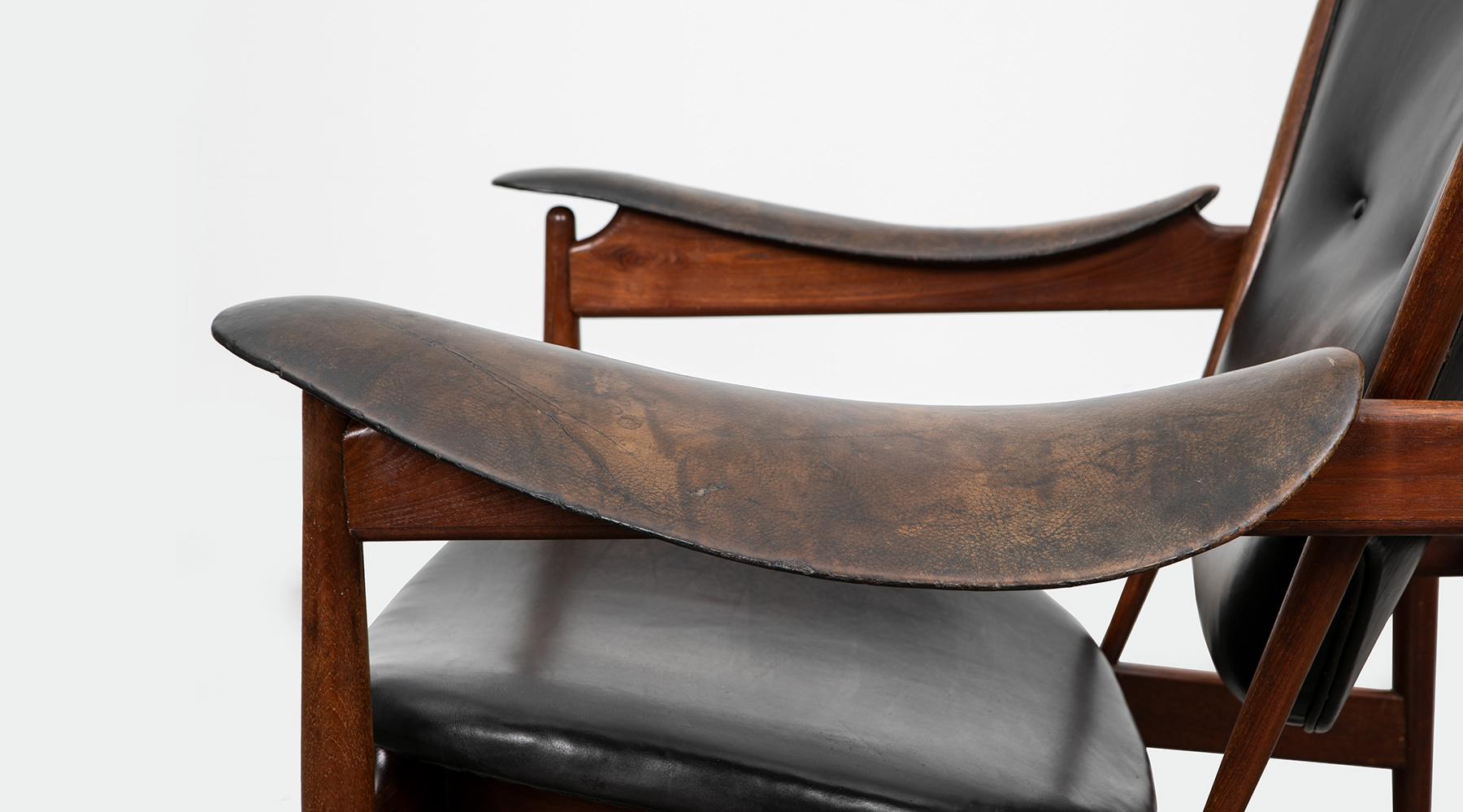 1940s Teak and Black Leather Chieftain's Chair by Finn Juhl For Sale 5