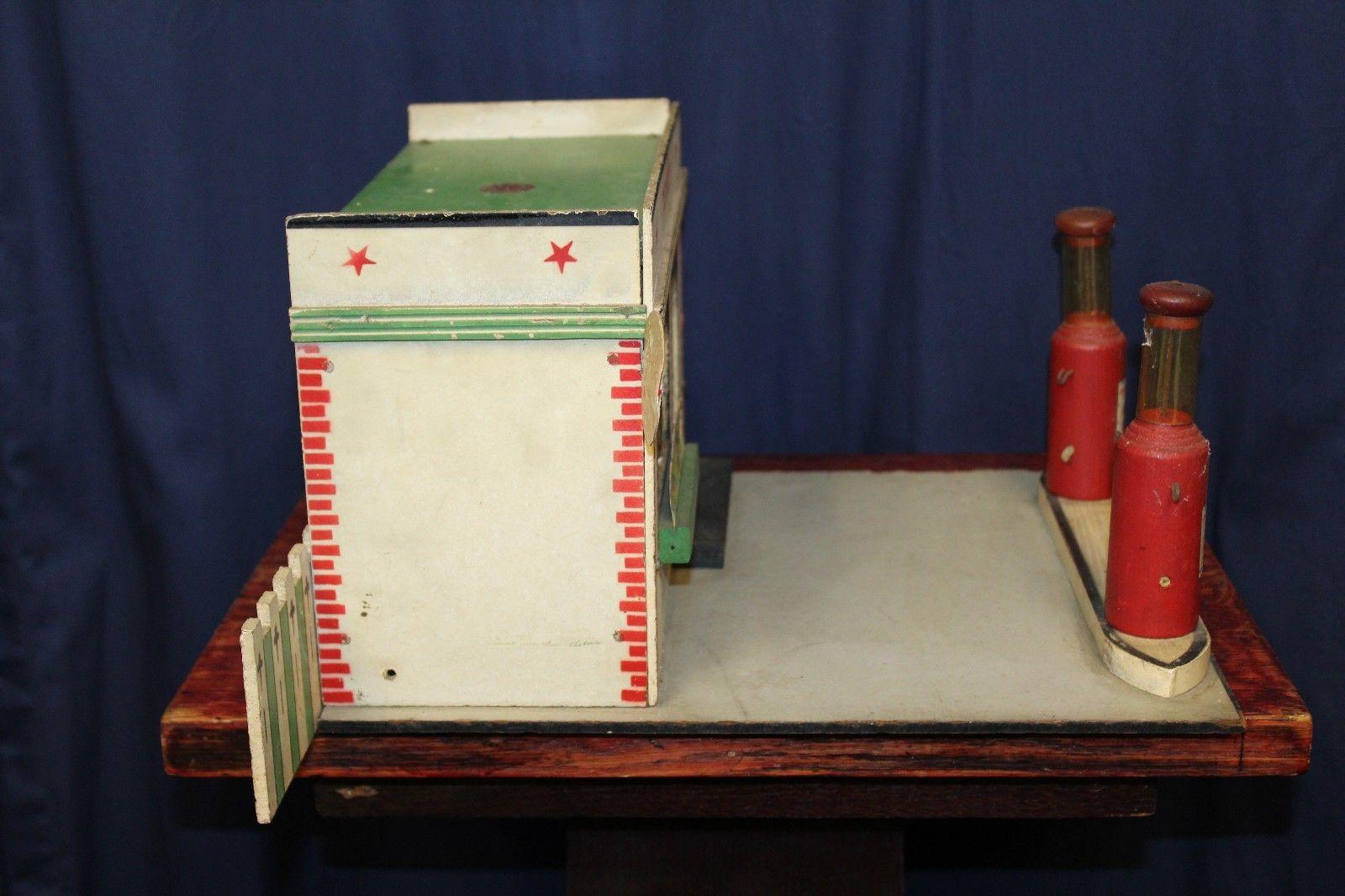1940s Texaco Service Station Model by Rich Toys In Fair Condition For Sale In Orange, CA