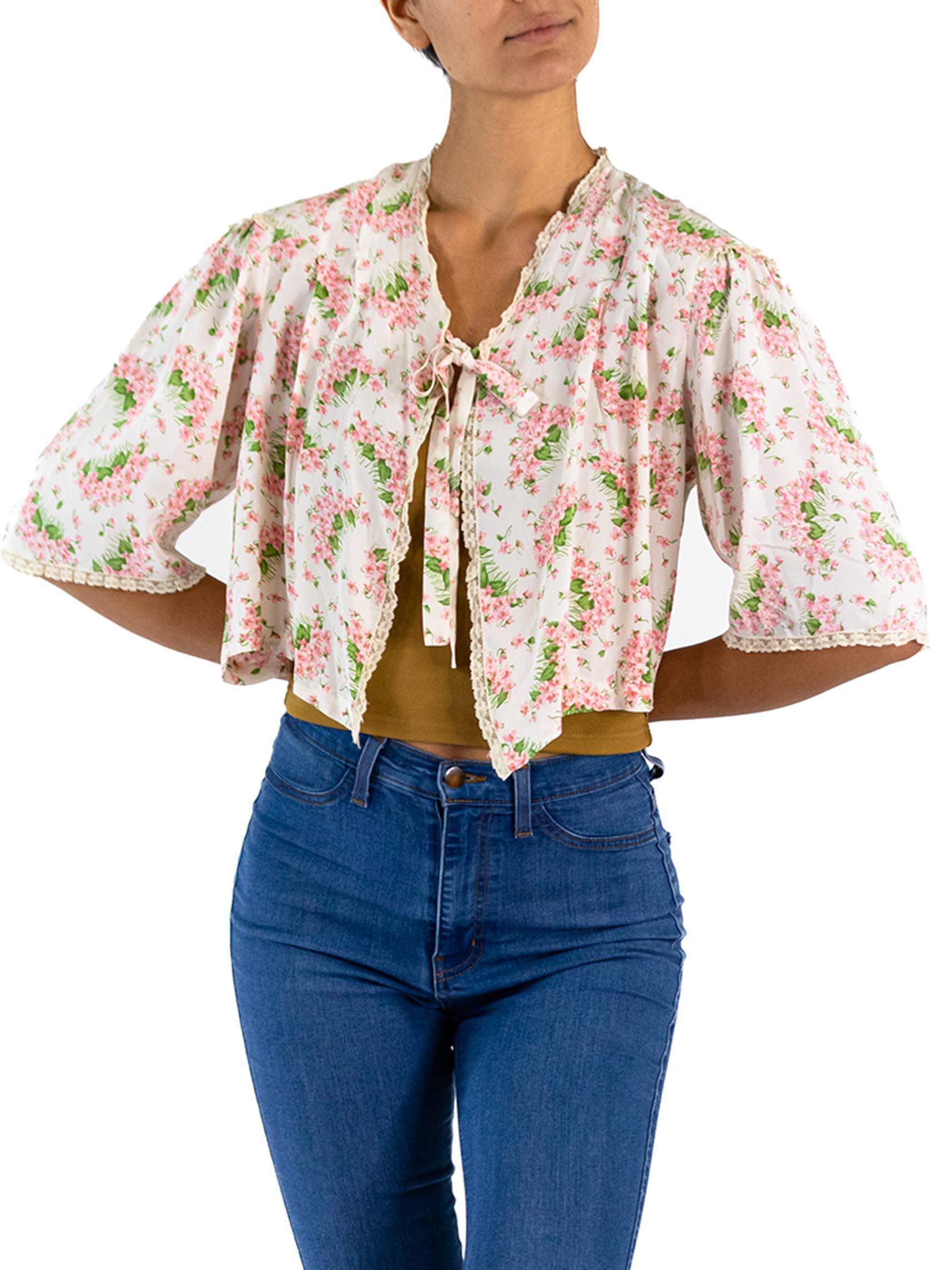 1940s Textron White Cold Rayon Pink Floral Bed Jacket  For Sale 2