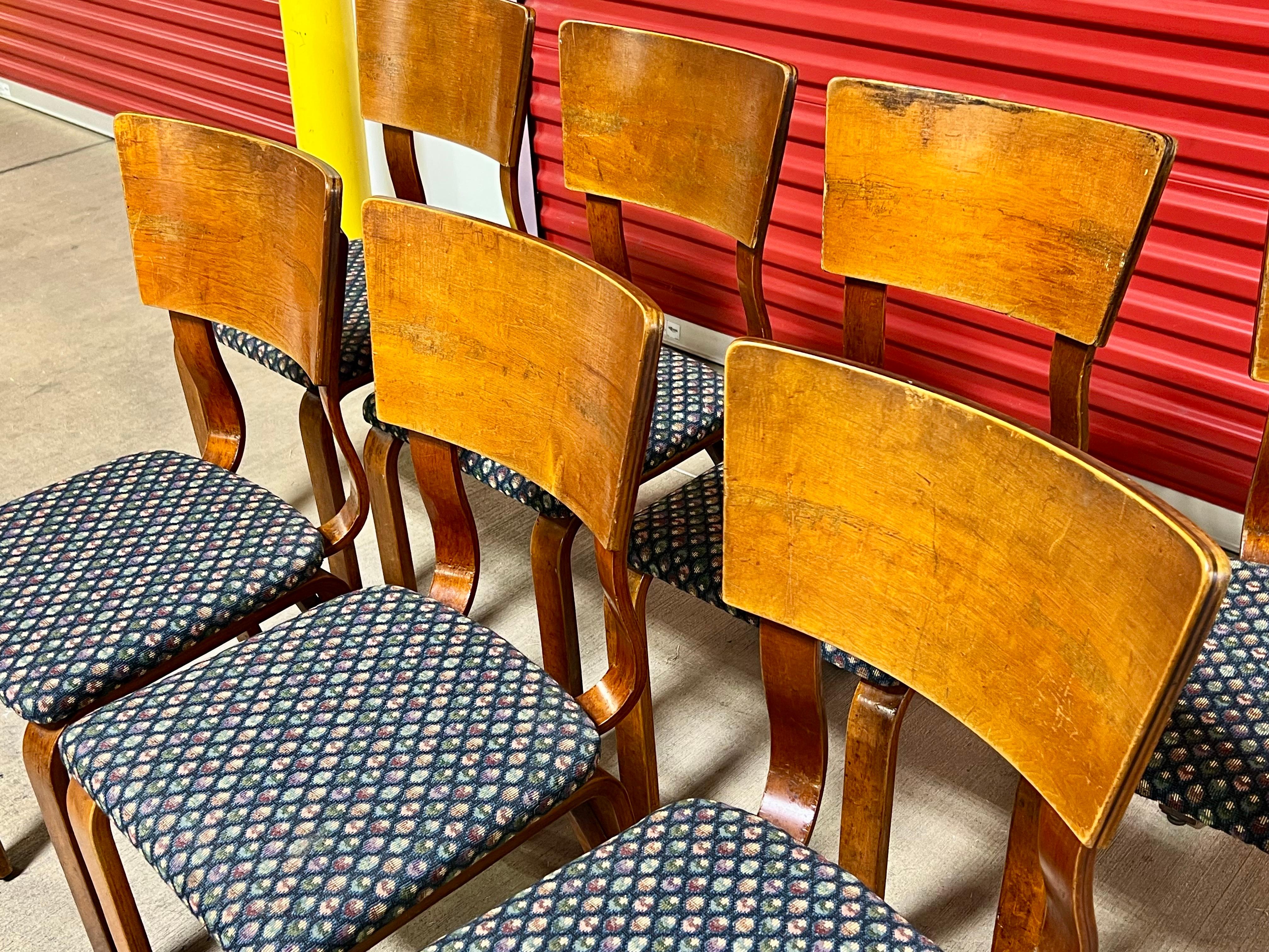 1940s Thonet 1216-S17-B1 Bent Plywood Dining Chairs Set of 7 In Good Condition For Sale In Esperance, NY