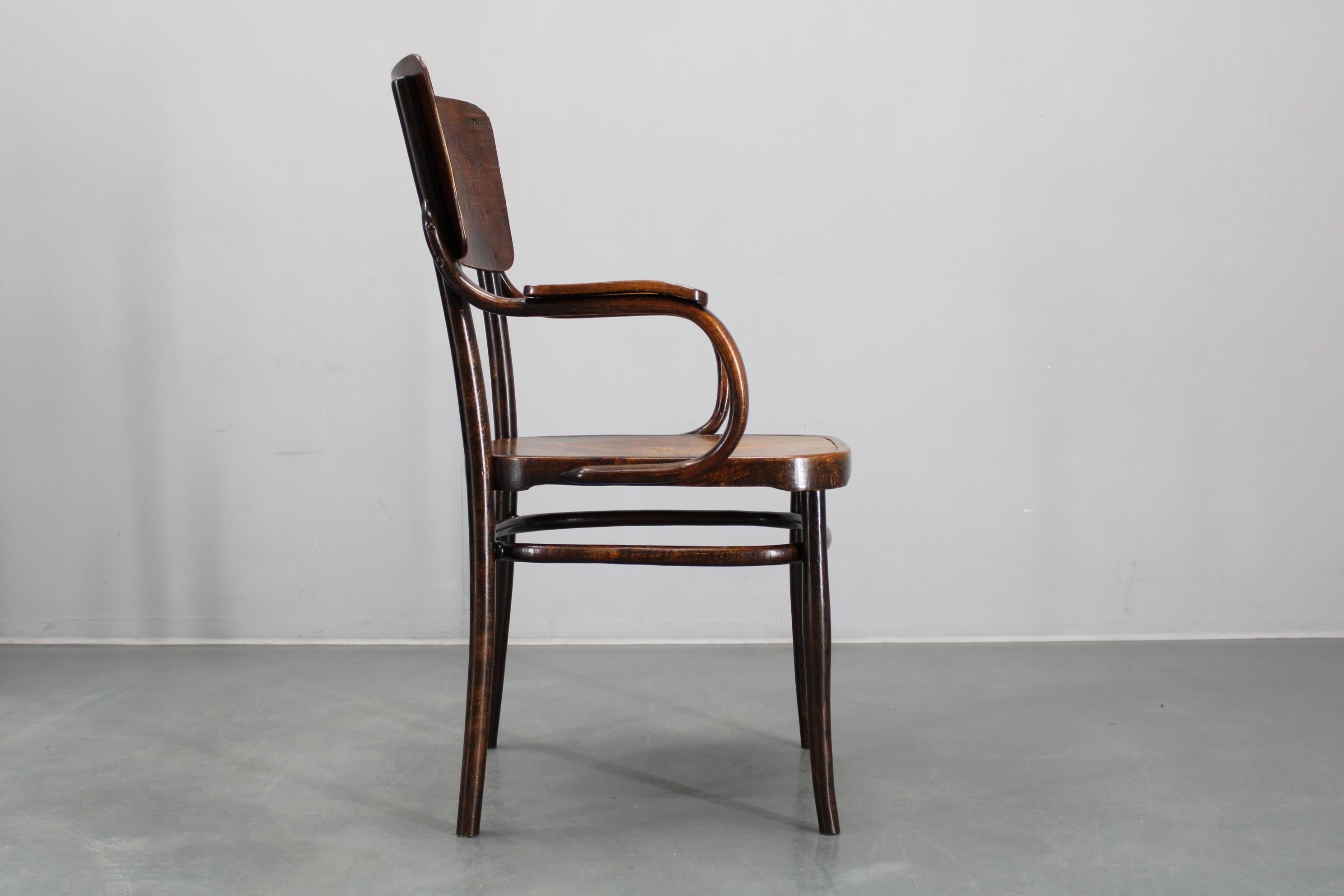Chaise en hêtre Thonet des années 1940 no. 57, Tchécoslovaquie en vente 5