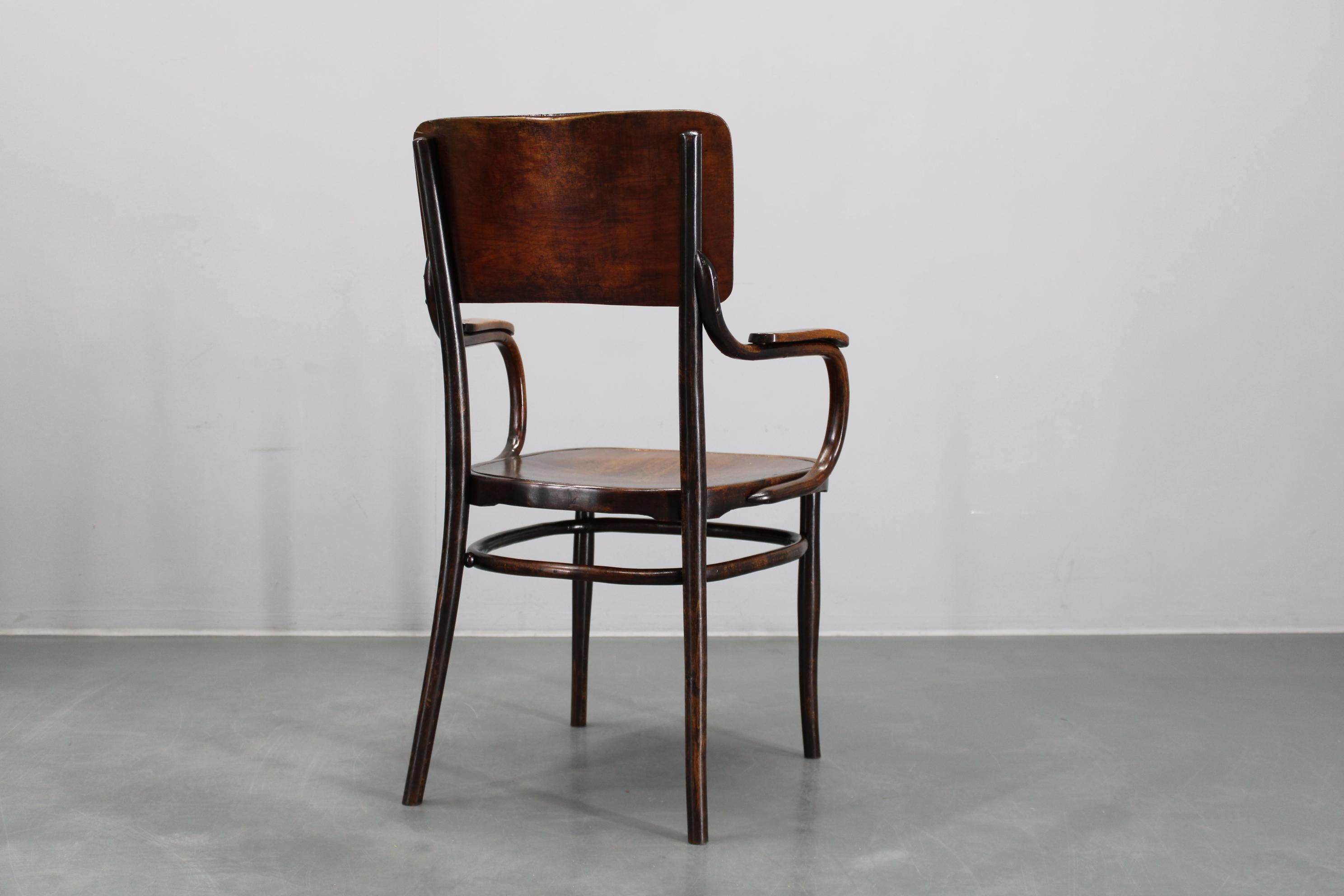 Chaise en hêtre Thonet des années 1940 no. 57, Tchécoslovaquie en vente 6