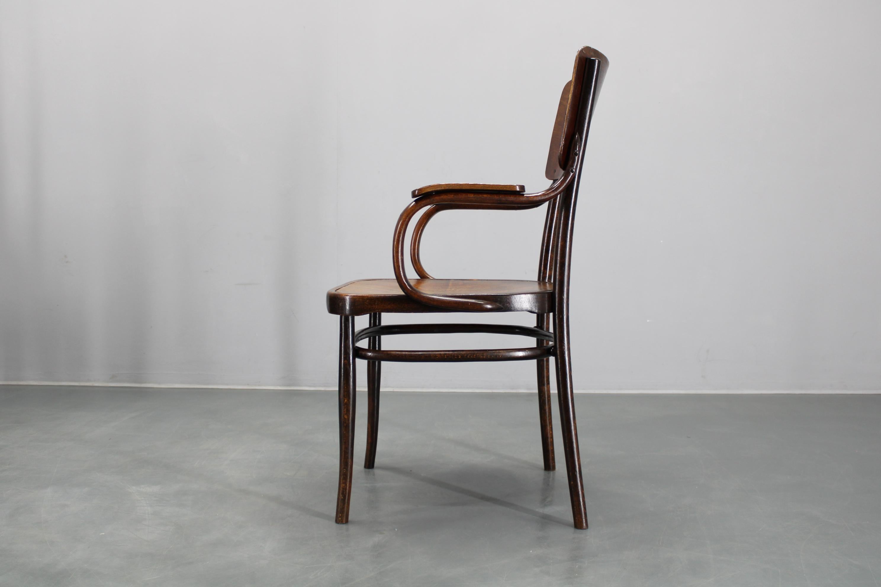 Chaise en hêtre Thonet des années 1940 no. 57, Tchécoslovaquie en vente 9